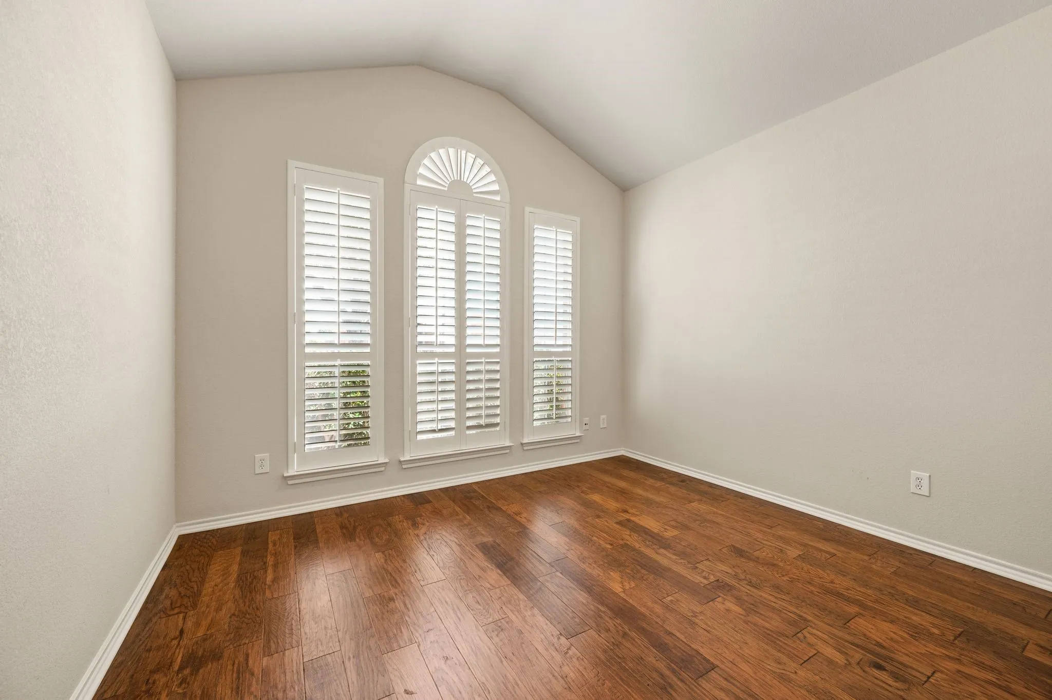 Single Family Residence For Sale in Tarrant County , 6217 Charisma Court, Fort Worth, Texas 76131, 3 Bedroom, 2 Bathroom, 2 Garage spaces, 1,631 Sqft, built in 2007, mls#21405670, Real Estate Agent in Fort Worth, Homes For Sale in Tarrant county, Homes For Sale in Fort Worth, Realtor in Fort Worth Texas, Real Estate Brokerage Independent Realty Texas, Luminita Cordes Realtor