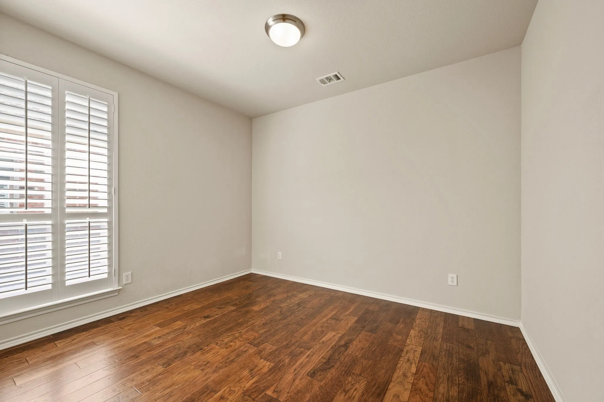 Single Family Residence For Sale in Tarrant County , 6217 Charisma Court, Fort Worth, Texas 76131, 3 Bedroom, 2 Bathroom, 2 Garage spaces, 1,631 Sqft, built in 2007, mls#21405670, Real Estate Agent in Fort Worth, Homes For Sale in Tarrant county, Homes For Sale in Fort Worth, Realtor in Fort Worth Texas, Real Estate Brokerage Independent Realty Texas, Luminita Cordes Realtor