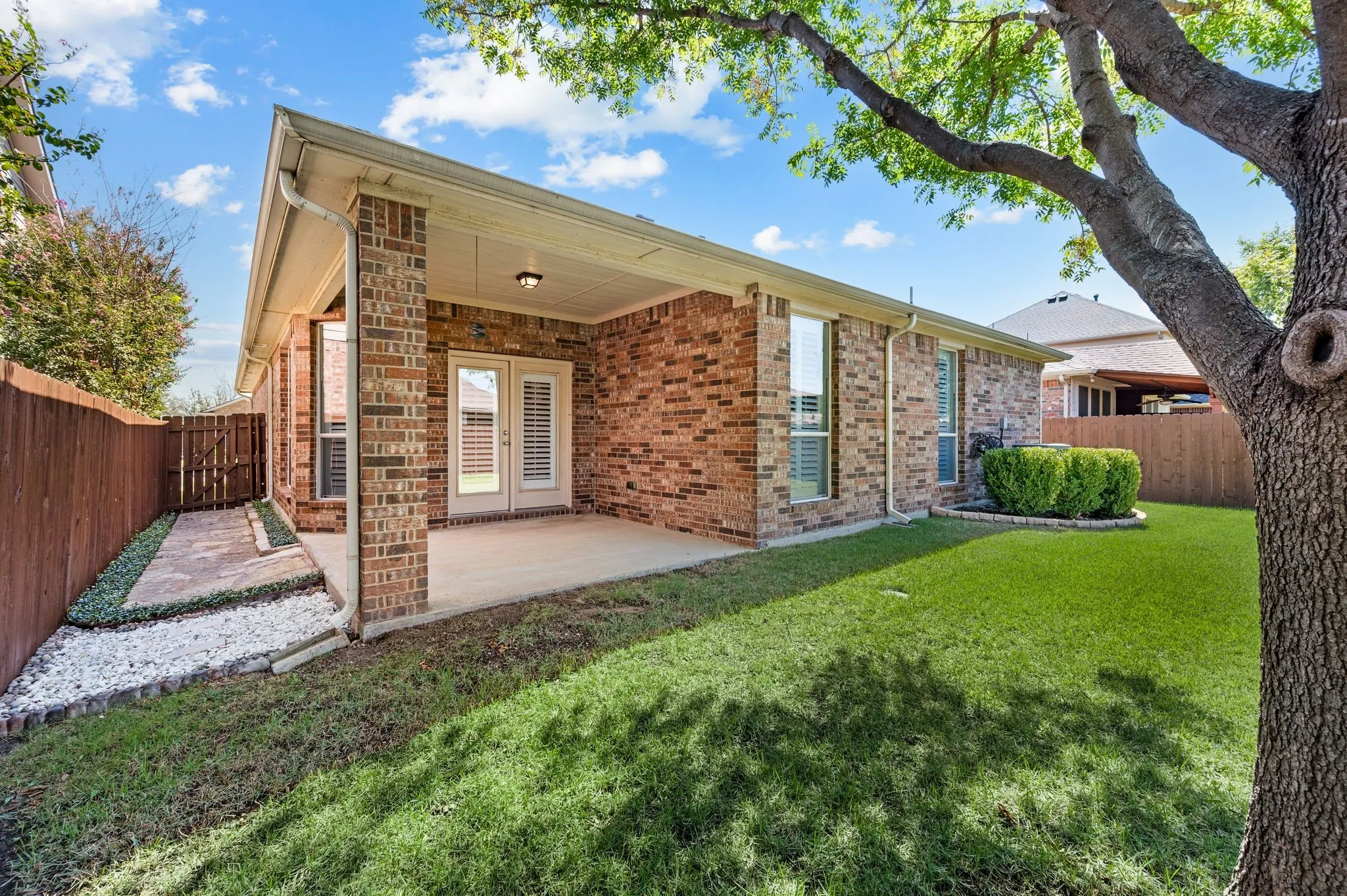 Single Family Residence For Sale in Tarrant County , 6217 Charisma Court, Fort Worth, Texas 76131, 3 Bedroom, 2 Bathroom, 2 Garage spaces, 1,631 Sqft, built in 2007, mls#21405670, Real Estate Agent in Fort Worth, Homes For Sale in Tarrant county, Homes For Sale in Fort Worth, Realtor in Fort Worth Texas, Real Estate Brokerage Independent Realty Texas, Luminita Cordes Realtor