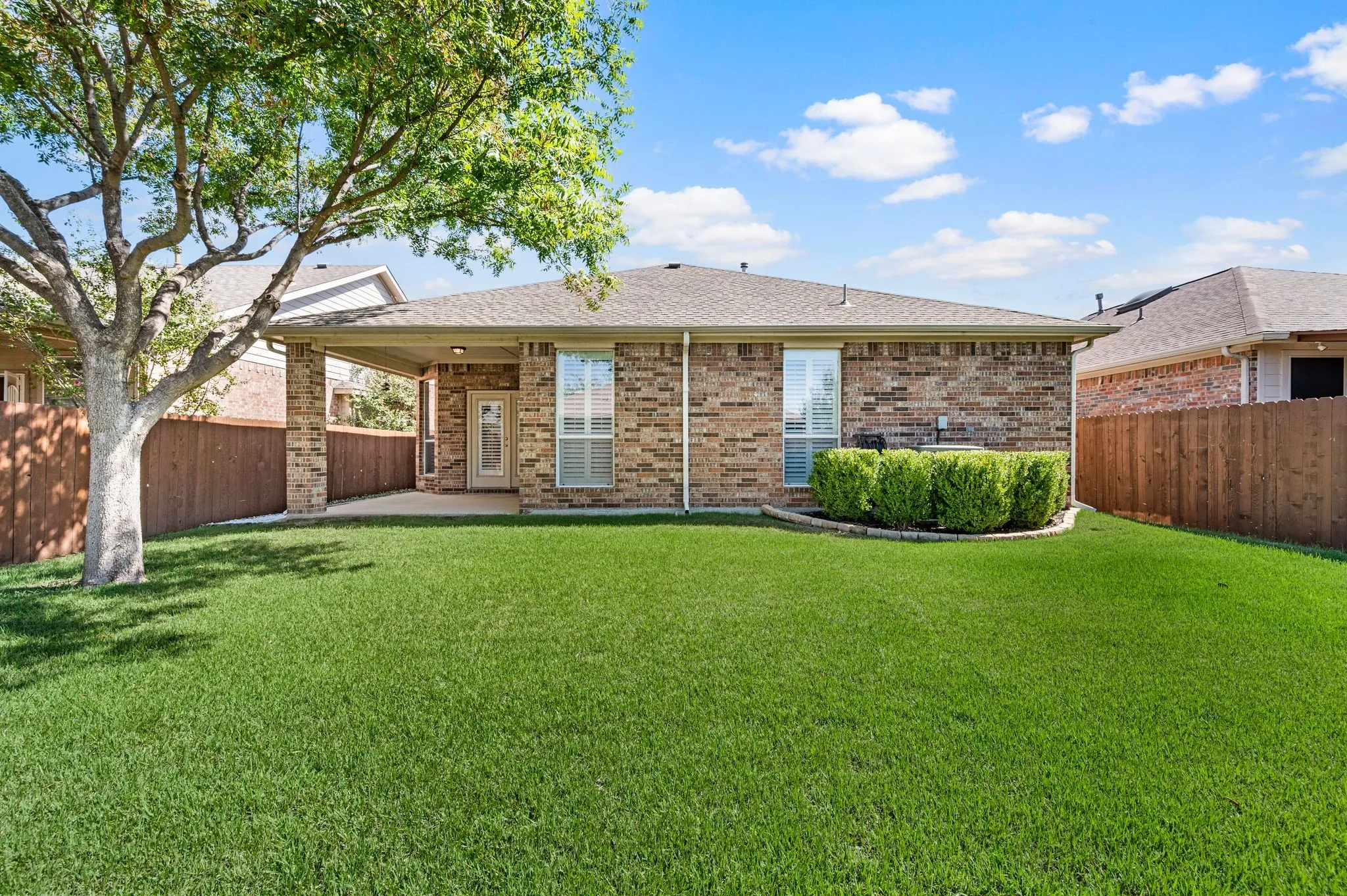 Single Family Residence For Sale in Tarrant County , 6217 Charisma Court, Fort Worth, Texas 76131, 3 Bedroom, 2 Bathroom, 2 Garage spaces, 1,631 Sqft, built in 2007, mls#21405670, Real Estate Agent in Fort Worth, Homes For Sale in Tarrant county, Homes For Sale in Fort Worth, Realtor in Fort Worth Texas, Real Estate Brokerage Independent Realty Texas, Luminita Cordes Realtor
