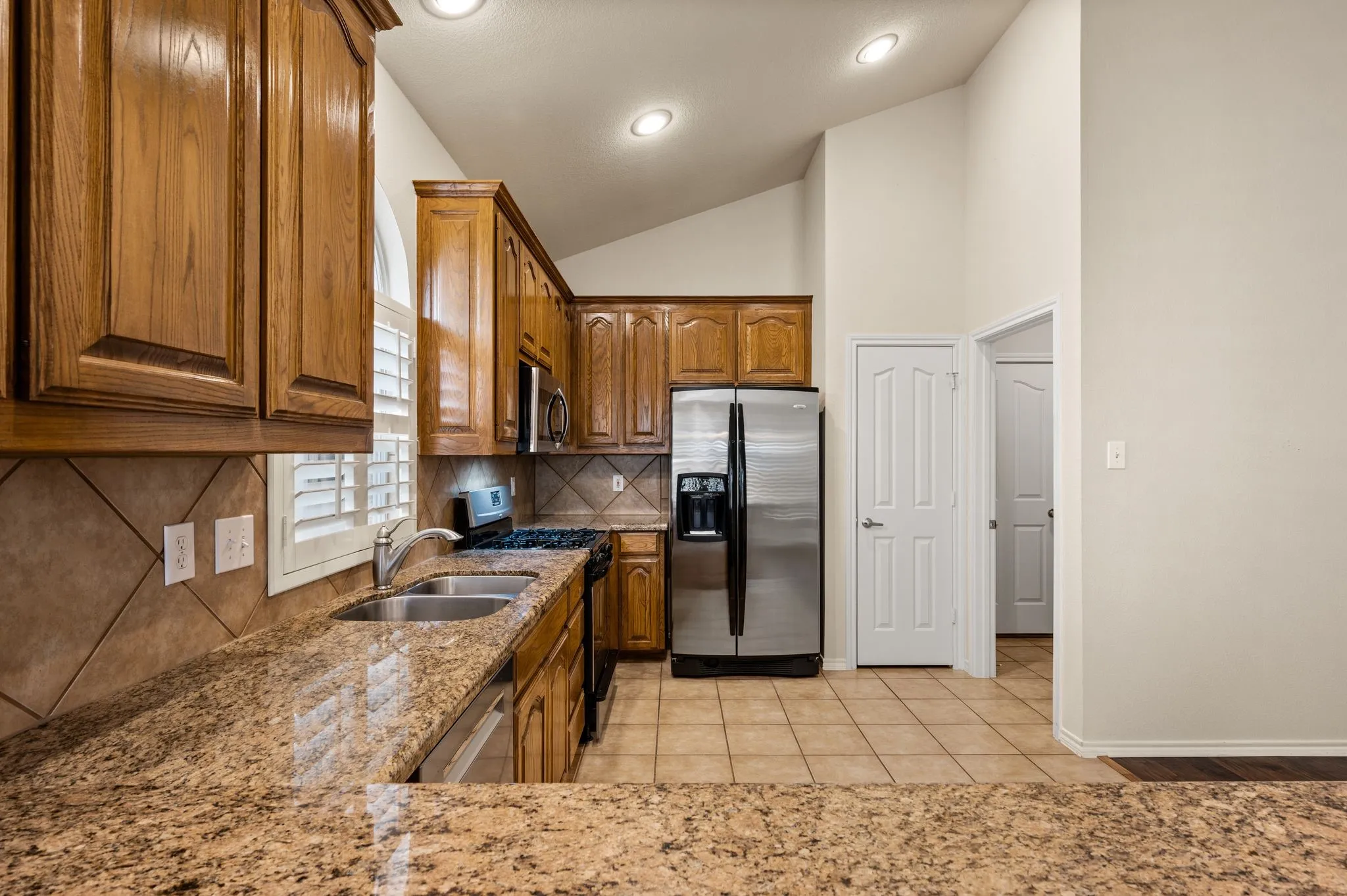 Single Family Residence For Sale in Tarrant County , 6217 Charisma Court, Fort Worth, Texas 76131, 3 Bedroom, 2 Bathroom, 2 Garage spaces, 1,631 Sqft, built in 2007, mls#21405670, Real Estate Agent in Fort Worth, Homes For Sale in Tarrant county, Homes For Sale in Fort Worth, Realtor in Fort Worth Texas, Real Estate Brokerage Independent Realty Texas, Luminita Cordes Realtor