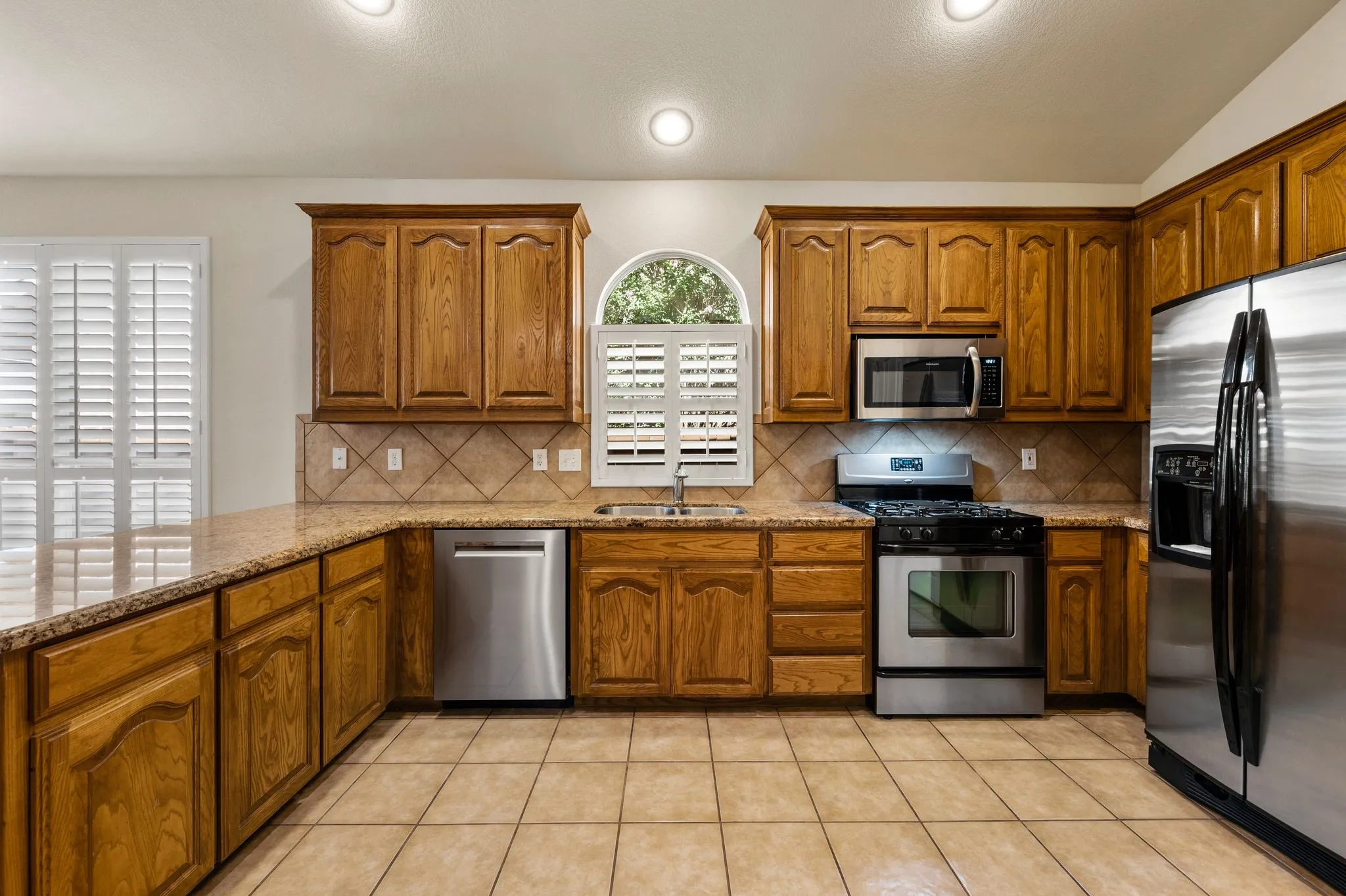 Single Family Residence For Sale in Tarrant County , 6217 Charisma Court, Fort Worth, Texas 76131, 3 Bedroom, 2 Bathroom, 2 Garage spaces, 1,631 Sqft, built in 2007, mls#21405670, Real Estate Agent in Fort Worth, Homes For Sale in Tarrant county, Homes For Sale in Fort Worth, Realtor in Fort Worth Texas, Real Estate Brokerage Independent Realty Texas, Luminita Cordes Realtor
