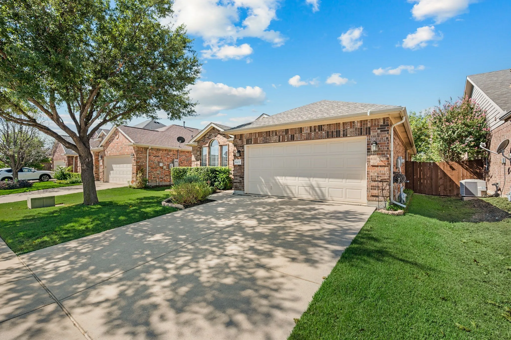 Single Family Residence For Sale in Tarrant County , 6217 Charisma Court, Fort Worth, Texas 76131, 3 Bedroom, 2 Bathroom, 2 Garage spaces, 1,631 Sqft, built in 2007, mls#21405670, Real Estate Agent in Fort Worth, Homes For Sale in Tarrant county, Homes For Sale in Fort Worth, Realtor in Fort Worth Texas, Real Estate Brokerage Independent Realty Texas, Luminita Cordes Realtor
