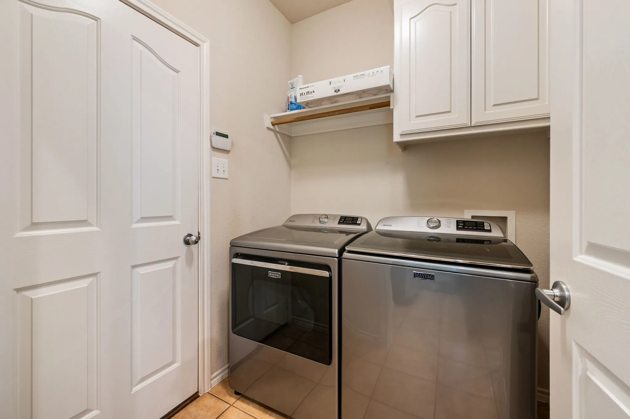 Single Family Residence For Sale in Tarrant County , 6217 Charisma Court, Fort Worth, Texas 76131, 3 Bedroom, 2 Bathroom, 2 Garage spaces, 1,631 Sqft, built in 2007, mls#21405670, Real Estate Agent in Fort Worth, Homes For Sale in Tarrant county, Homes For Sale in Fort Worth, Realtor in Fort Worth Texas, Real Estate Brokerage Independent Realty Texas, Luminita Cordes Realtor