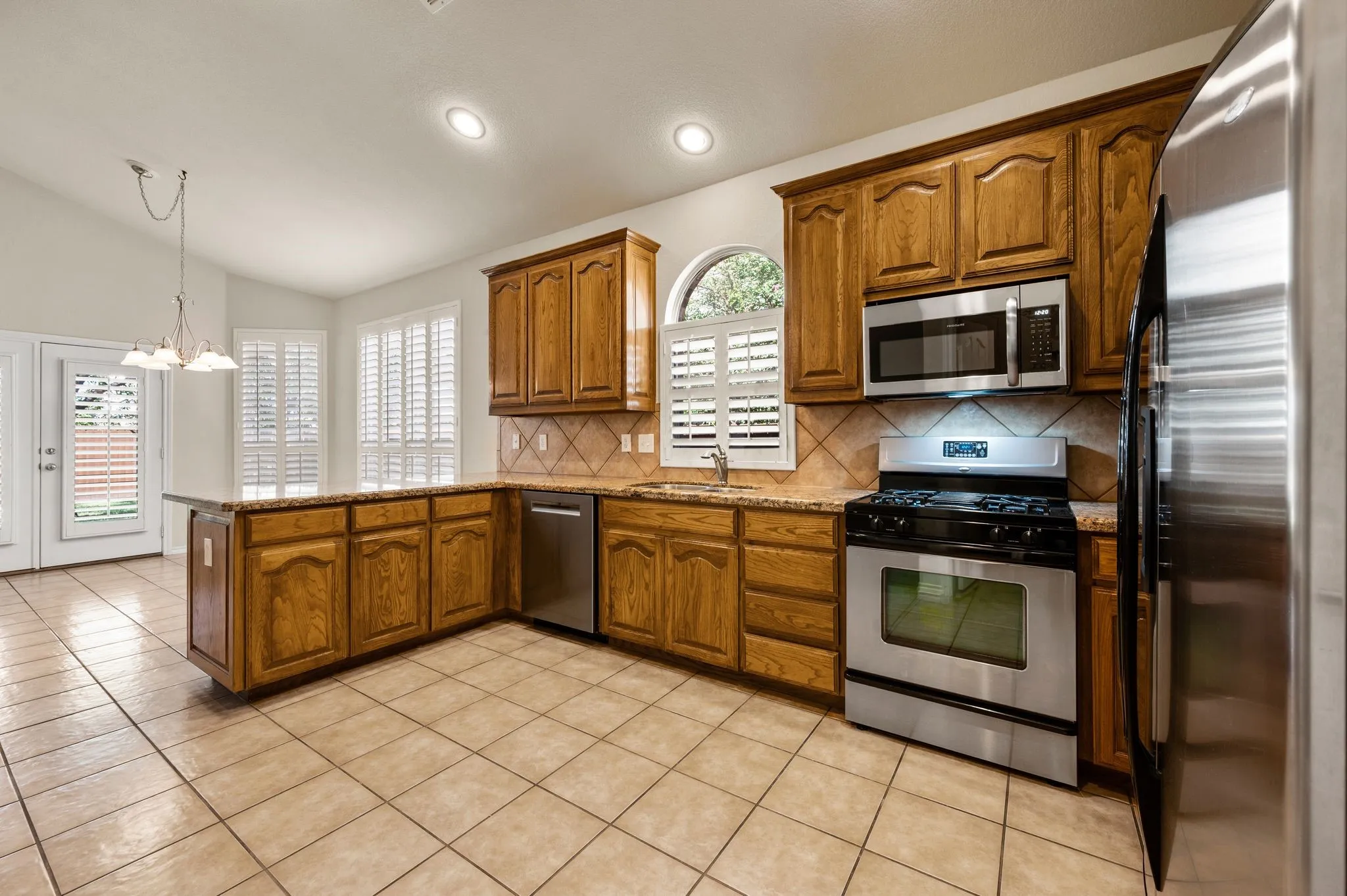 Single Family Residence For Sale in Tarrant County , 6217 Charisma Court, Fort Worth, Texas 76131, 3 Bedroom, 2 Bathroom, 2 Garage spaces, 1,631 Sqft, built in 2007, mls#21405670, Real Estate Agent in Fort Worth, Homes For Sale in Tarrant county, Homes For Sale in Fort Worth, Realtor in Fort Worth Texas, Real Estate Brokerage Independent Realty Texas, Luminita Cordes Realtor