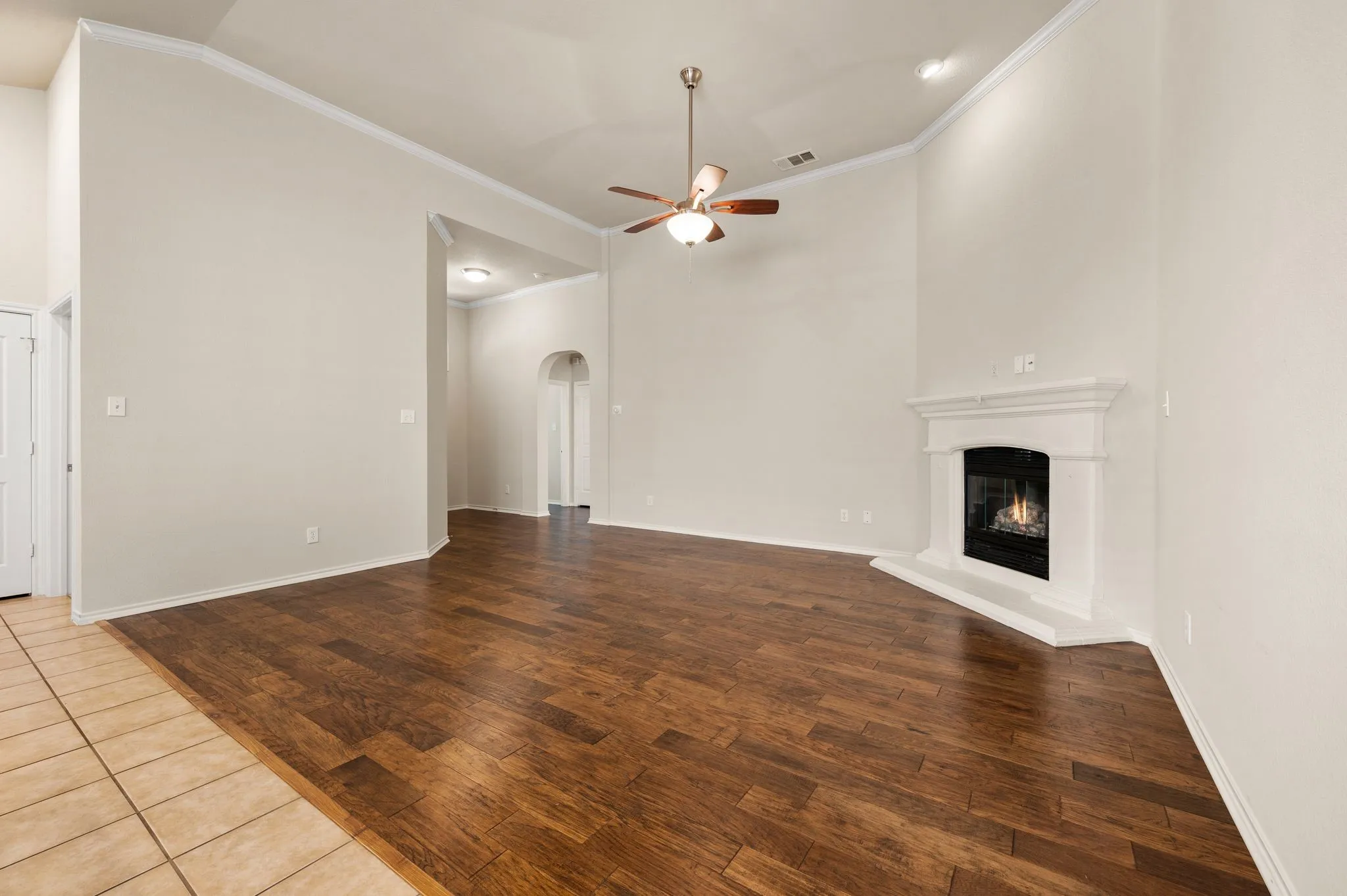 Single Family Residence For Sale in Tarrant County , 6217 Charisma Court, Fort Worth, Texas 76131, 3 Bedroom, 2 Bathroom, 2 Garage spaces, 1,631 Sqft, built in 2007, mls#21405670, Real Estate Agent in Fort Worth, Homes For Sale in Tarrant county, Homes For Sale in Fort Worth, Realtor in Fort Worth Texas, Real Estate Brokerage Independent Realty Texas, Luminita Cordes Realtor