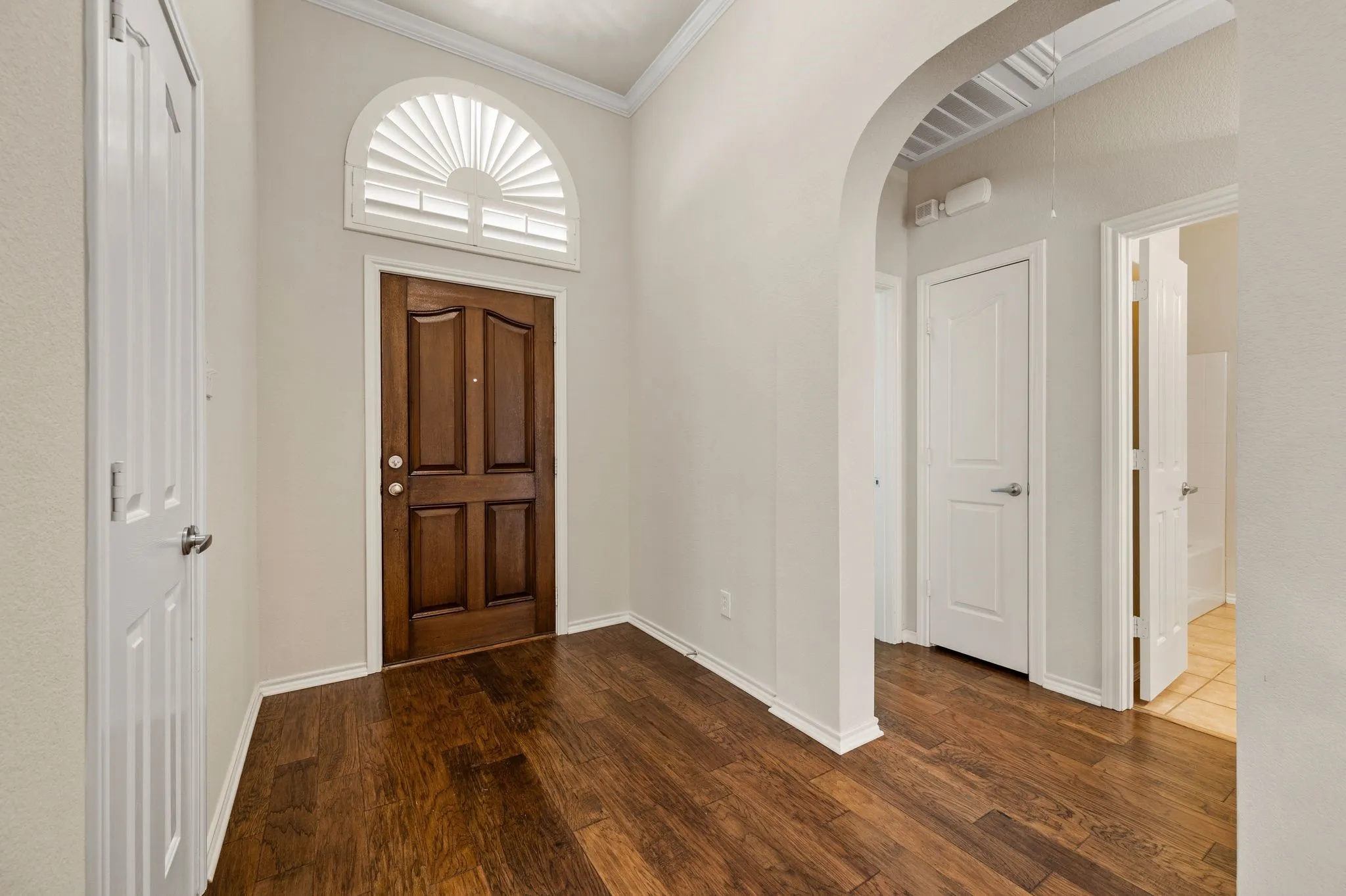Single Family Residence For Sale in Tarrant County , 6217 Charisma Court, Fort Worth, Texas 76131, 3 Bedroom, 2 Bathroom, 2 Garage spaces, 1,631 Sqft, built in 2007, mls#21405670, Real Estate Agent in Fort Worth, Homes For Sale in Tarrant county, Homes For Sale in Fort Worth, Realtor in Fort Worth Texas, Real Estate Brokerage Independent Realty Texas, Luminita Cordes Realtor