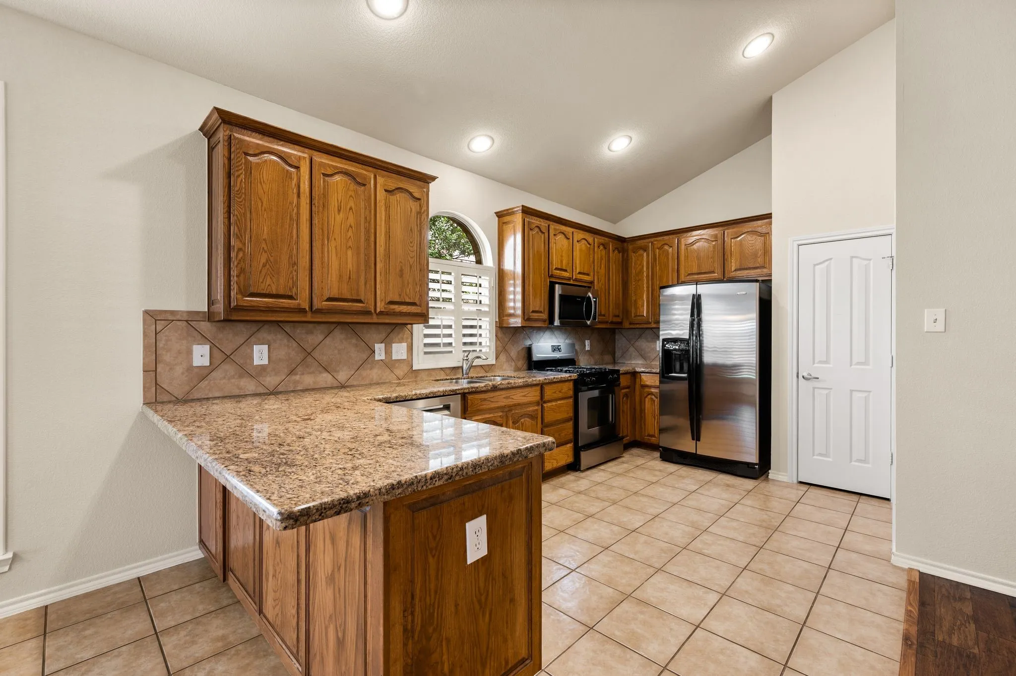Single Family Residence For Sale in Tarrant County , 6217 Charisma Court, Fort Worth, Texas 76131, 3 Bedroom, 2 Bathroom, 2 Garage spaces, 1,631 Sqft, built in 2007, mls#21405670, Real Estate Agent in Fort Worth, Homes For Sale in Tarrant county, Homes For Sale in Fort Worth, Realtor in Fort Worth Texas, Real Estate Brokerage Independent Realty Texas, Luminita Cordes Realtor