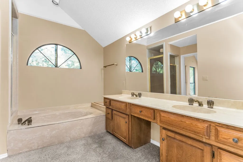 Single Family Residence For Sale in Dallas County , 2535 Lake Bend Terrace, Carrollton, Texas 75006, 2 Bedroom, 2 Bathroom, 2 Garage spaces, 1,764 Sqft, built in 1983, mls#21407696, Real Estate Agent in Carrollton, Homes For Sale in Dallas county, Homes For Sale in Carrollton, Realtor in Carrollton Texas, Real Estate Brokerage Independent Realty Texas, Luminita Cordes Realtor