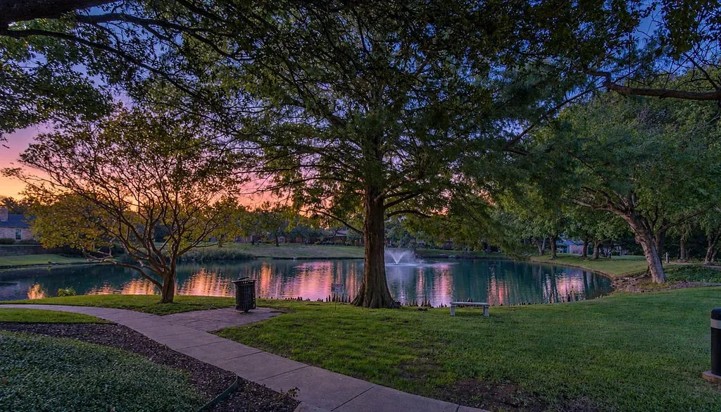 Single Family Residence For Sale in Dallas County , 2535 Lake Bend Terrace, Carrollton, Texas 75006, 2 Bedroom, 2 Bathroom, 2 Garage spaces, 1,764 Sqft, built in 1983, mls#21407696, Real Estate Agent in Carrollton, Homes For Sale in Dallas county, Homes For Sale in Carrollton, Realtor in Carrollton Texas, Real Estate Brokerage Independent Realty Texas, Luminita Cordes Realtor