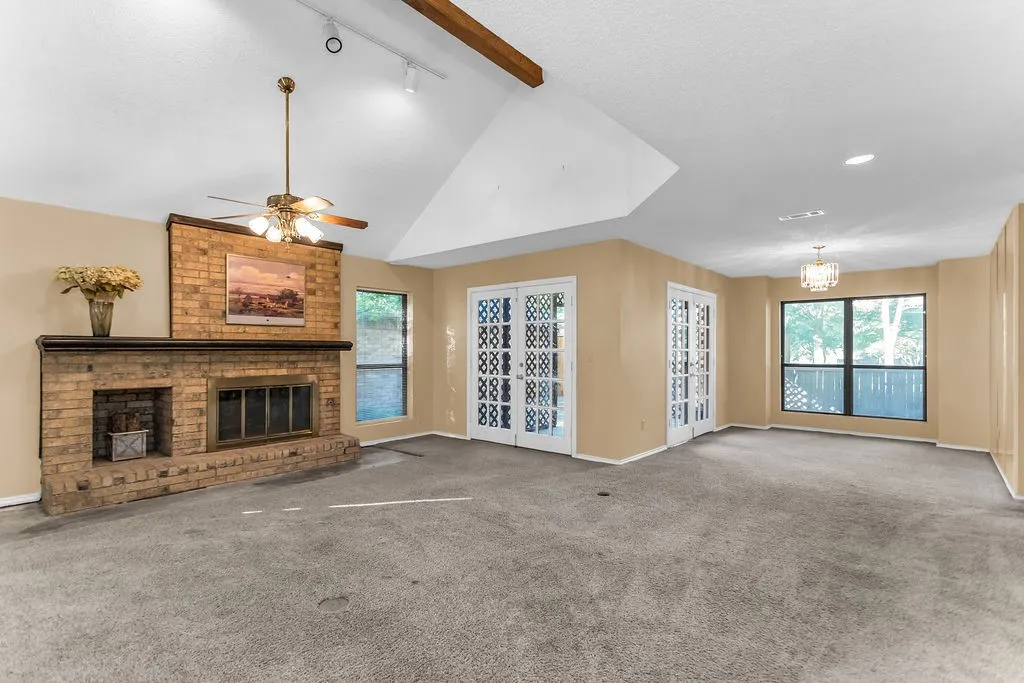 Single Family Residence For Sale in Dallas County , 2535 Lake Bend Terrace, Carrollton, Texas 75006, 2 Bedroom, 2 Bathroom, 2 Garage spaces, 1,764 Sqft, built in 1983, mls#21407696, Real Estate Agent in Carrollton, Homes For Sale in Dallas county, Homes For Sale in Carrollton, Realtor in Carrollton Texas, Real Estate Brokerage Independent Realty Texas, Luminita Cordes Realtor