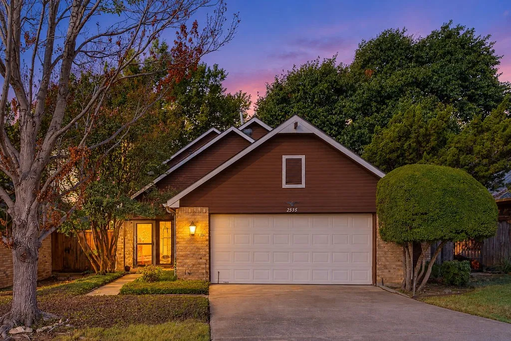 Single Family Residence For Sale in Dallas County , 2535 Lake Bend Terrace, Carrollton, Texas 75006, 2 Bedroom, 2 Bathroom, 2 Garage spaces, 1,764 Sqft, built in 1983, mls#21407696, Real Estate Agent in Carrollton, Homes For Sale in Dallas county, Homes For Sale in Carrollton, Realtor in Carrollton Texas, Real Estate Brokerage Independent Realty Texas, Luminita Cordes Realtor