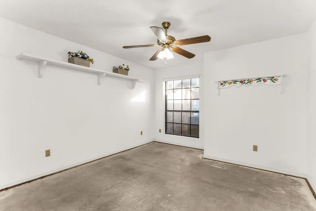 Single Family Residence For Sale in Dallas County , 2535 Lake Bend Terrace, Carrollton, Texas 75006, 2 Bedroom, 2 Bathroom, 2 Garage spaces, 1,764 Sqft, built in 1983, mls#21407696, Real Estate Agent in Carrollton, Homes For Sale in Dallas county, Homes For Sale in Carrollton, Realtor in Carrollton Texas, Real Estate Brokerage Independent Realty Texas, Luminita Cordes Realtor