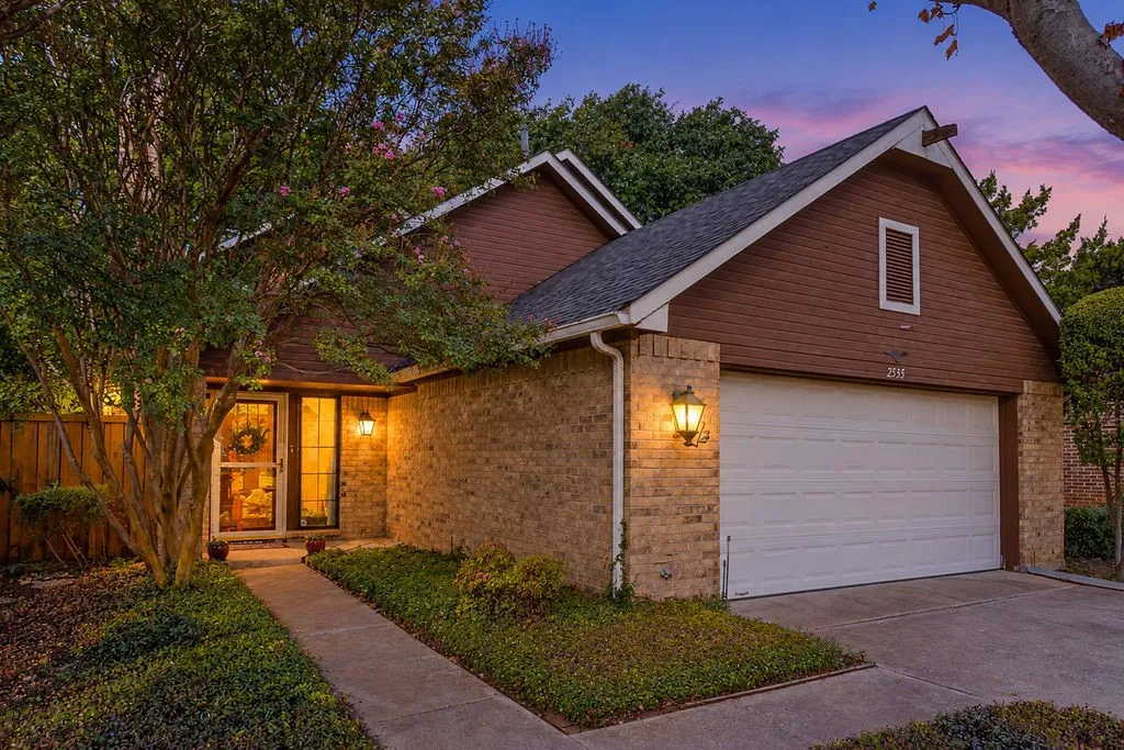 Single Family Residence For Sale in Dallas County , 2535 Lake Bend Terrace, Carrollton, Texas 75006, 2 Bedroom, 2 Bathroom, 2 Garage spaces, 1,764 Sqft, built in 1983, mls#21407696, Real Estate Agent in Carrollton, Homes For Sale in Dallas county, Homes For Sale in Carrollton, Realtor in Carrollton Texas, Real Estate Brokerage Independent Realty Texas, Luminita Cordes Realtor