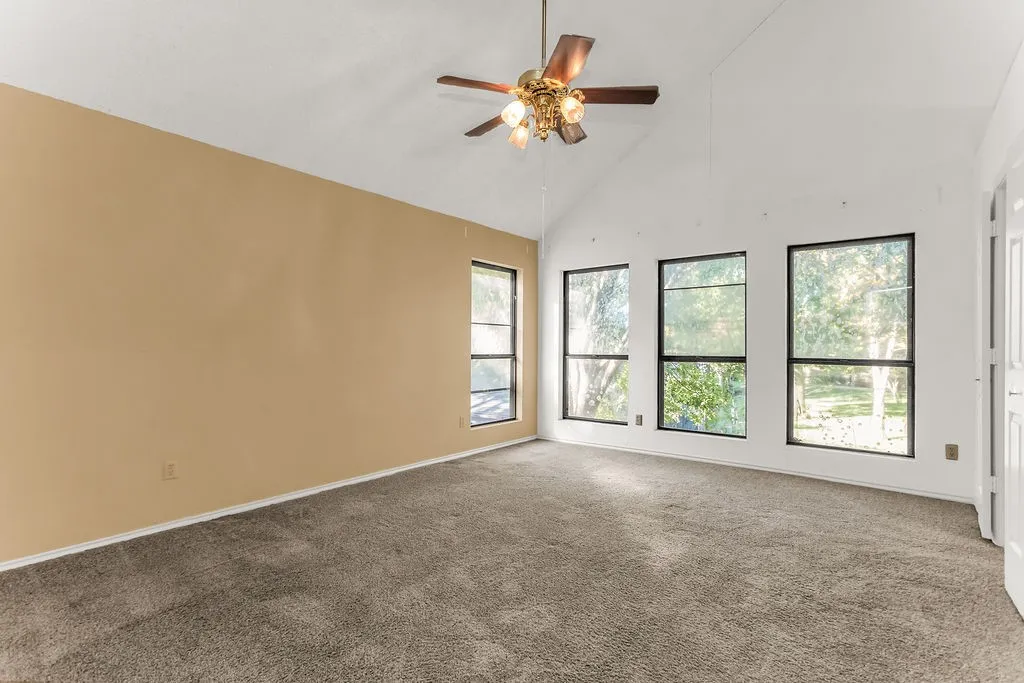 Single Family Residence For Sale in Dallas County , 2535 Lake Bend Terrace, Carrollton, Texas 75006, 2 Bedroom, 2 Bathroom, 2 Garage spaces, 1,764 Sqft, built in 1983, mls#21407696, Real Estate Agent in Carrollton, Homes For Sale in Dallas county, Homes For Sale in Carrollton, Realtor in Carrollton Texas, Real Estate Brokerage Independent Realty Texas, Luminita Cordes Realtor