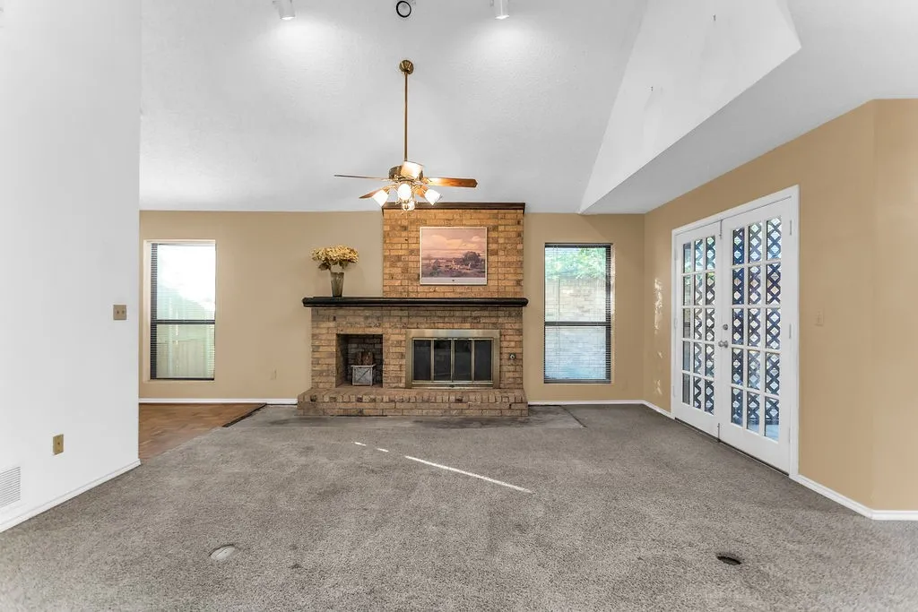 Single Family Residence For Sale in Dallas County , 2535 Lake Bend Terrace, Carrollton, Texas 75006, 2 Bedroom, 2 Bathroom, 2 Garage spaces, 1,764 Sqft, built in 1983, mls#21407696, Real Estate Agent in Carrollton, Homes For Sale in Dallas county, Homes For Sale in Carrollton, Realtor in Carrollton Texas, Real Estate Brokerage Independent Realty Texas, Luminita Cordes Realtor