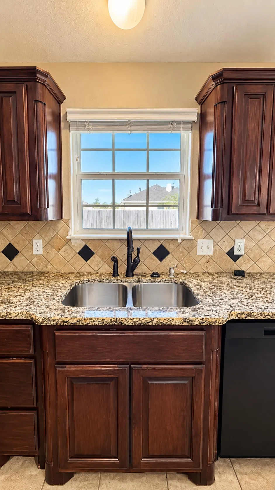 Single Family Residence For Rent in Taylor County , 4818 Yellowstone Trail, Abilene, Texas 79602, 3 Bedroom, 2 Bathroom, 2 Garage spaces, 1,701 Sqft, built in 2010, mls#21408024, Real Estate Agent in Abilene, Homes For Rent in Taylor county, Homes For Rent in Abilene, Realtor in Abilene Texas, Real Estate Brokerage Independent Realty Texas, Luminita Cordes Realtor