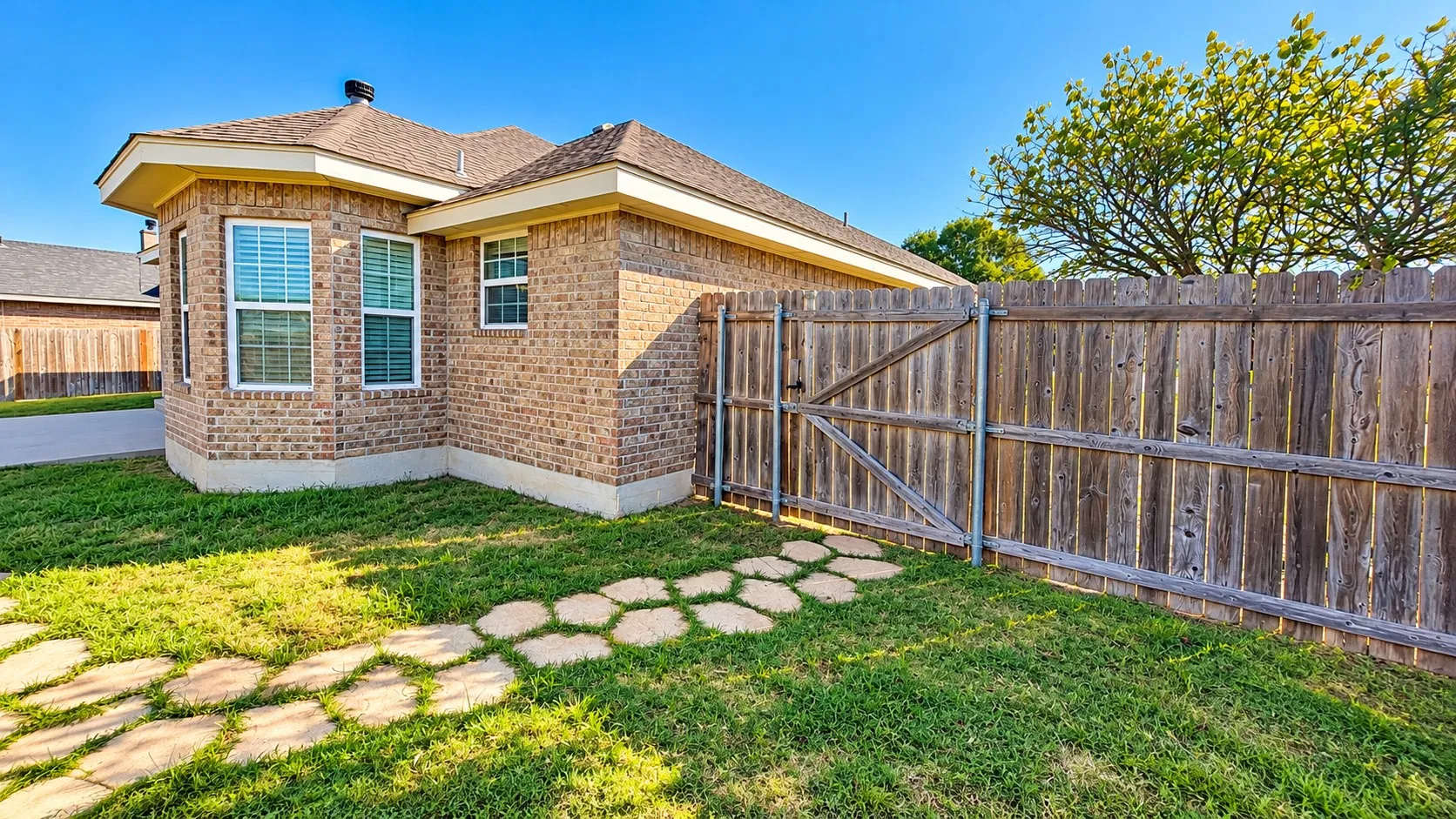 Single Family Residence For Rent in Taylor County , 4818 Yellowstone Trail, Abilene, Texas 79602, 3 Bedroom, 2 Bathroom, 2 Garage spaces, 1,701 Sqft, built in 2010, mls#21408024, Real Estate Agent in Abilene, Homes For Rent in Taylor county, Homes For Rent in Abilene, Realtor in Abilene Texas, Real Estate Brokerage Independent Realty Texas, Luminita Cordes Realtor
