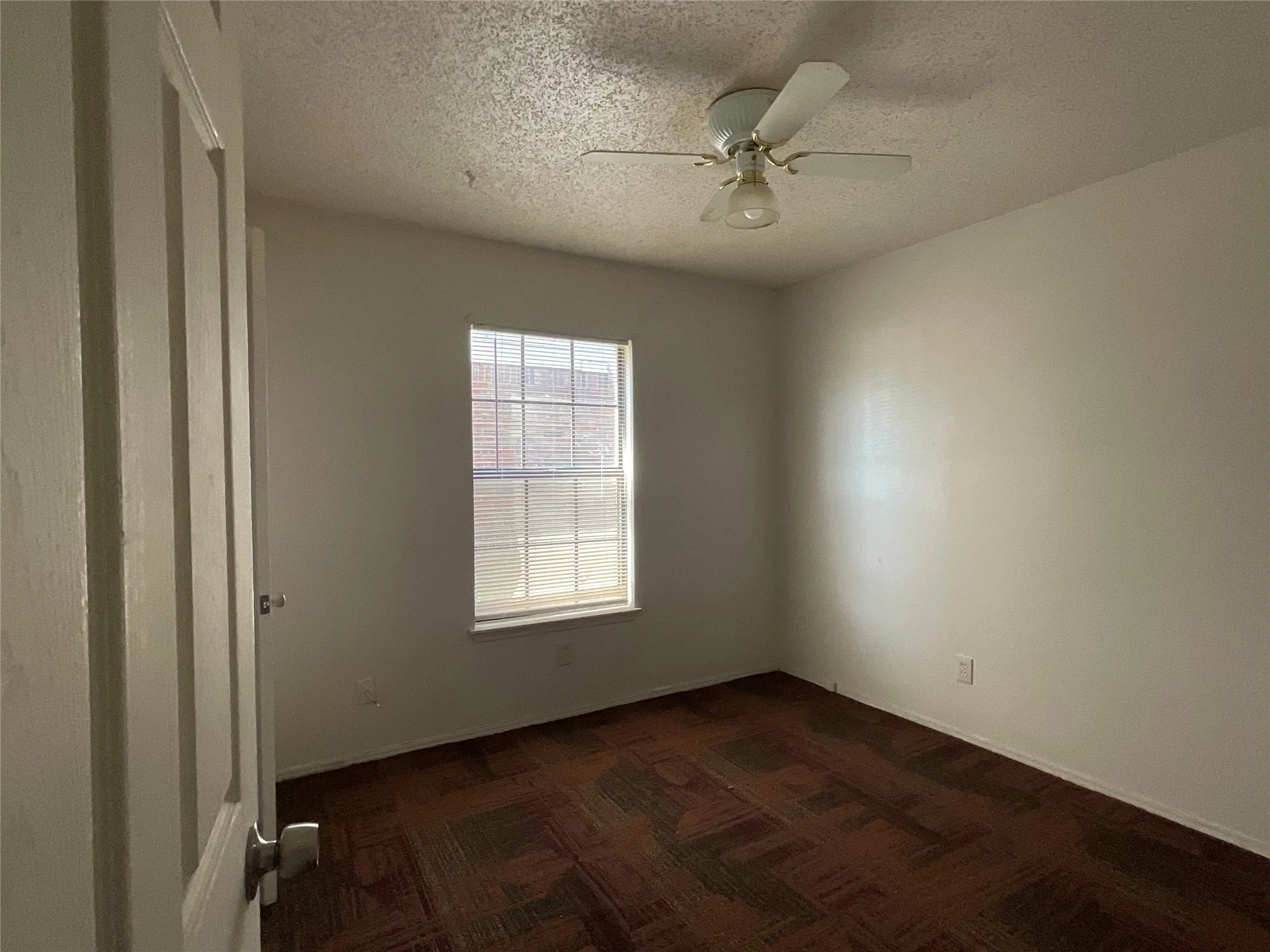 Single Family Residence For Rent in Dallas County , 7017 Christina Lane, Garland, Texas 75043, 4 Bedroom, 2 Bathroom, 2 Garage spaces, 2,033 Sqft, built in 1986, mls#21408031, Real Estate Agent in Garland, Homes For Rent in Dallas county, Homes For Rent in Garland, Realtor in Garland Texas, Real Estate Brokerage Independent Realty Texas, Luminita Cordes Realtor