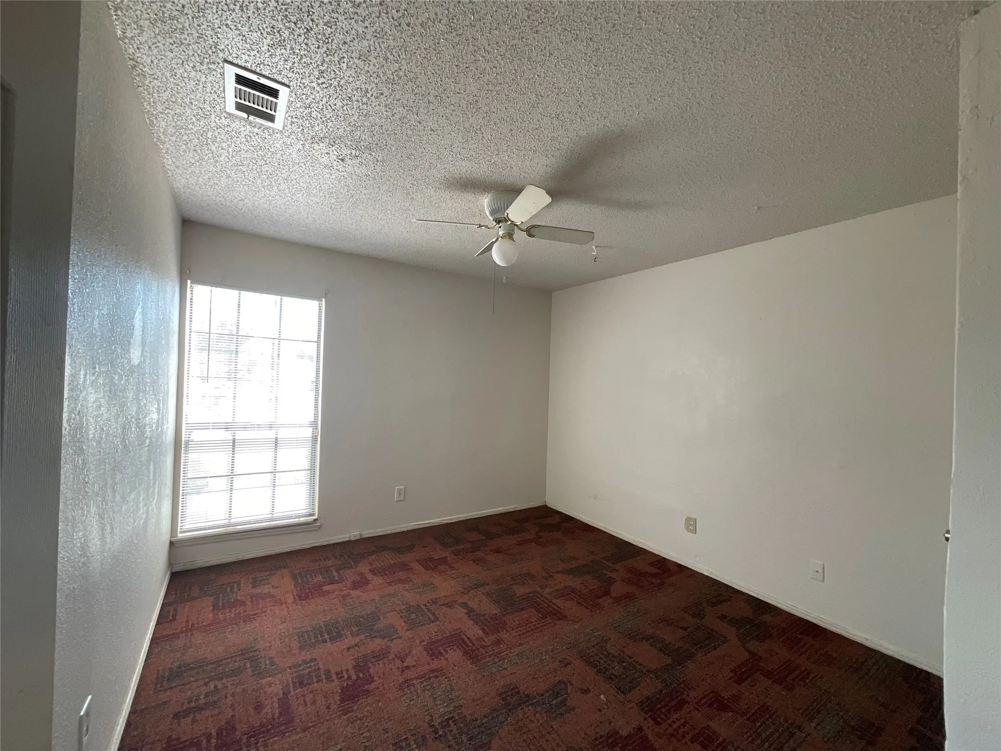 Single Family Residence For Rent in Dallas County , 7017 Christina Lane, Garland, Texas 75043, 4 Bedroom, 2 Bathroom, 2 Garage spaces, 2,033 Sqft, built in 1986, mls#21408031, Real Estate Agent in Garland, Homes For Rent in Dallas county, Homes For Rent in Garland, Realtor in Garland Texas, Real Estate Brokerage Independent Realty Texas, Luminita Cordes Realtor