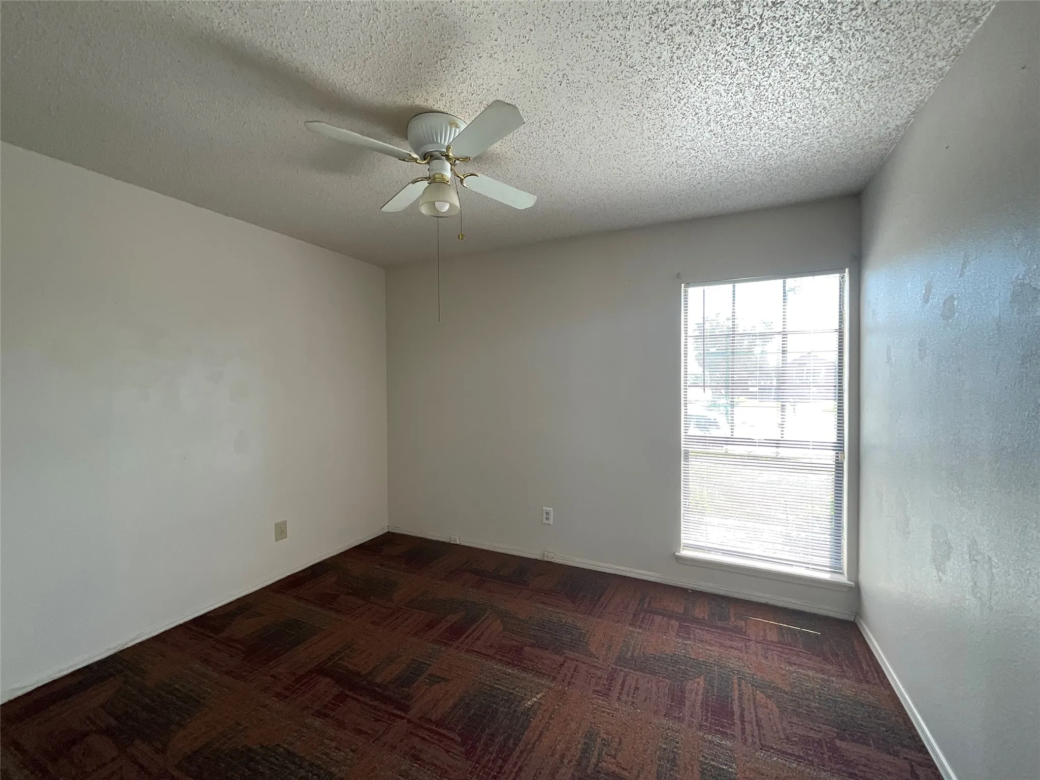 Single Family Residence For Rent in Dallas County , 7017 Christina Lane, Garland, Texas 75043, 4 Bedroom, 2 Bathroom, 2 Garage spaces, 2,033 Sqft, built in 1986, mls#21408031, Real Estate Agent in Garland, Homes For Rent in Dallas county, Homes For Rent in Garland, Realtor in Garland Texas, Real Estate Brokerage Independent Realty Texas, Luminita Cordes Realtor