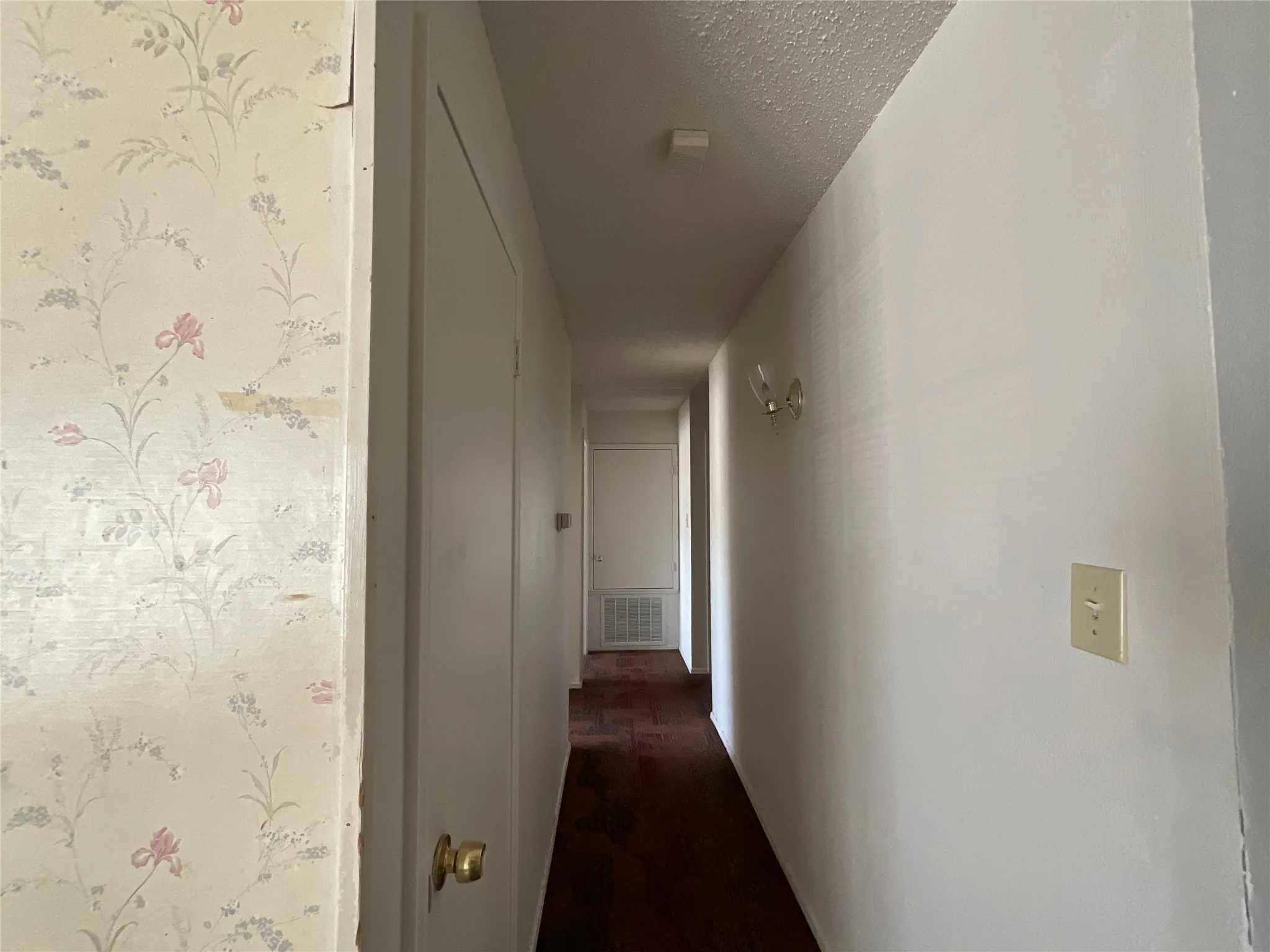 Single Family Residence For Rent in Dallas County , 7017 Christina Lane, Garland, Texas 75043, 4 Bedroom, 2 Bathroom, 2 Garage spaces, 2,033 Sqft, built in 1986, mls#21408031, Real Estate Agent in Garland, Homes For Rent in Dallas county, Homes For Rent in Garland, Realtor in Garland Texas, Real Estate Brokerage Independent Realty Texas, Luminita Cordes Realtor
