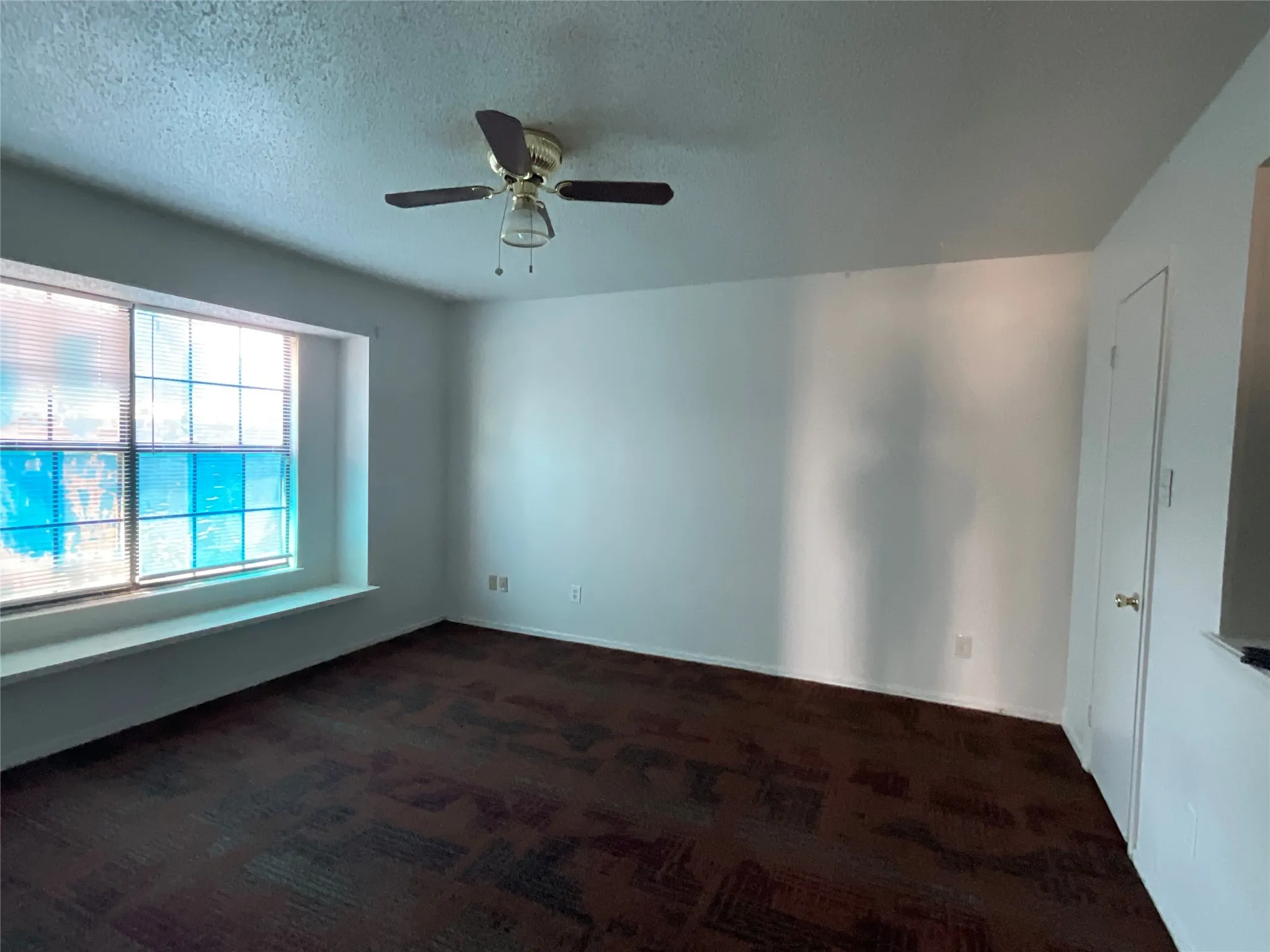 Single Family Residence For Rent in Dallas County , 7017 Christina Lane, Garland, Texas 75043, 4 Bedroom, 2 Bathroom, 2 Garage spaces, 2,033 Sqft, built in 1986, mls#21408031, Real Estate Agent in Garland, Homes For Rent in Dallas county, Homes For Rent in Garland, Realtor in Garland Texas, Real Estate Brokerage Independent Realty Texas, Luminita Cordes Realtor