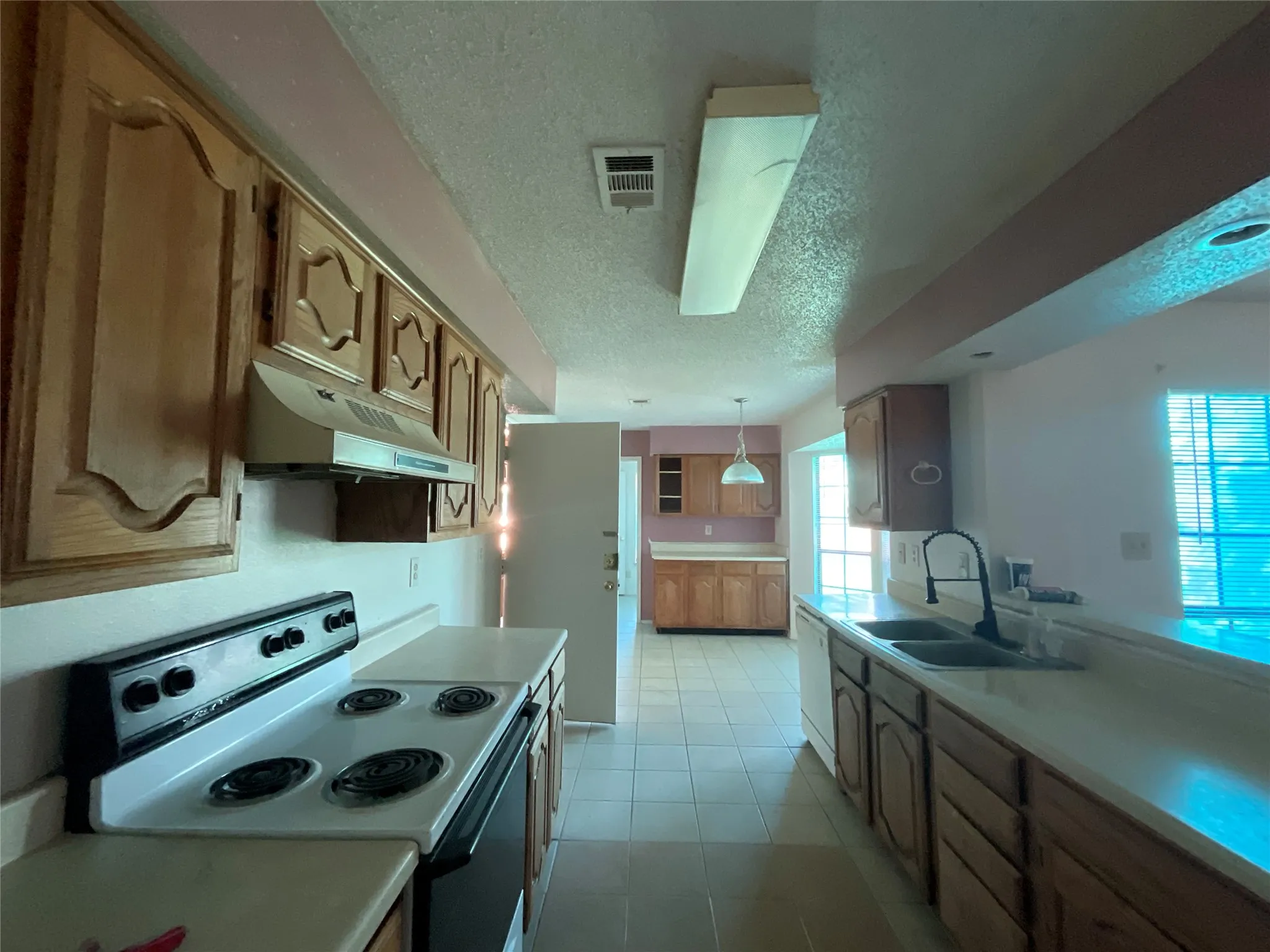 Single Family Residence For Rent in Dallas County , 7017 Christina Lane, Garland, Texas 75043, 4 Bedroom, 2 Bathroom, 2 Garage spaces, 2,033 Sqft, built in 1986, mls#21408031, Real Estate Agent in Garland, Homes For Rent in Dallas county, Homes For Rent in Garland, Realtor in Garland Texas, Real Estate Brokerage Independent Realty Texas, Luminita Cordes Realtor
