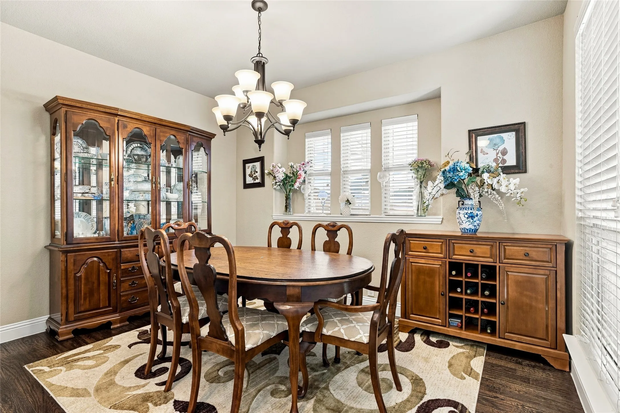 Spacious dining area, perfect for gathering and entertaining.