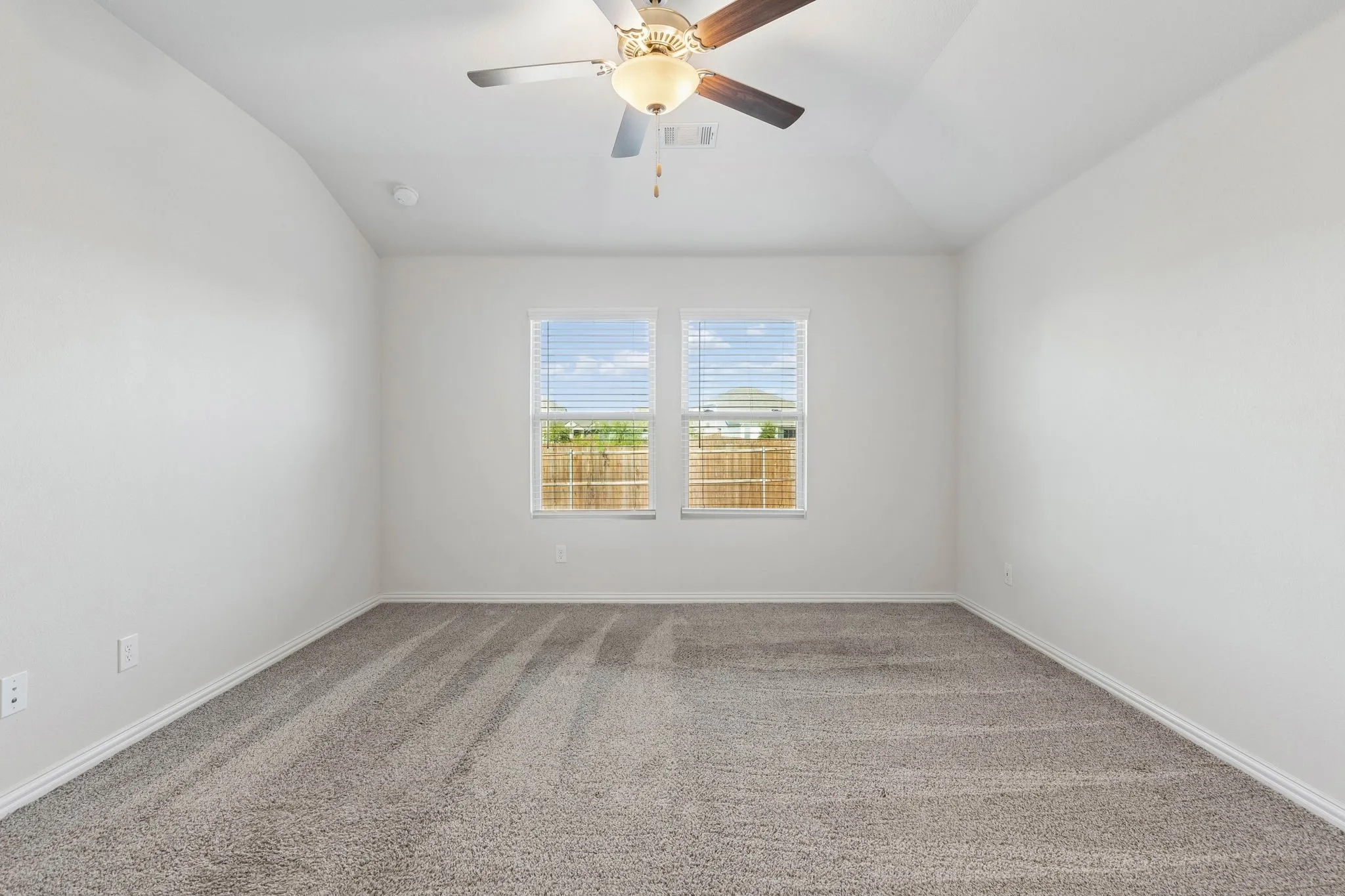 Single Family Residence For Sale in Tarrant County , 10525 Takala Drive, Fort Worth, Texas 76179, 4 Bedroom, 3 Bathroom, 2 Garage spaces, 2,092 Sqft, built in 2021, mls#21394117, Real Estate Agent in Fort Worth, Homes For Sale in Tarrant county, Homes For Sale in Fort Worth, Realtor in Fort Worth Texas, Real Estate Brokerage Independent Realty Texas, Luminita Cordes Realtor