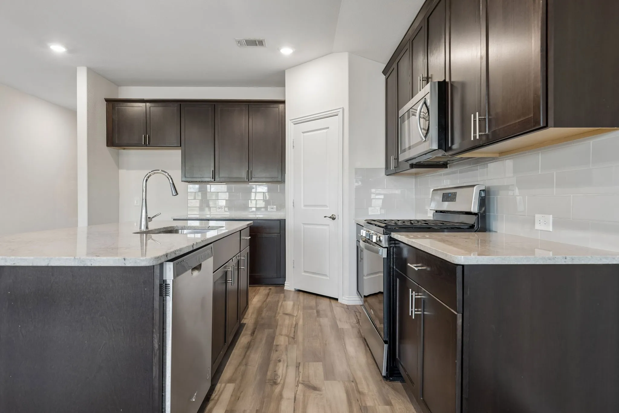 Single Family Residence For Sale in Tarrant County , 10525 Takala Drive, Fort Worth, Texas 76179, 4 Bedroom, 3 Bathroom, 2 Garage spaces, 2,092 Sqft, built in 2021, mls#21394117, Real Estate Agent in Fort Worth, Homes For Sale in Tarrant county, Homes For Sale in Fort Worth, Realtor in Fort Worth Texas, Real Estate Brokerage Independent Realty Texas, Luminita Cordes Realtor