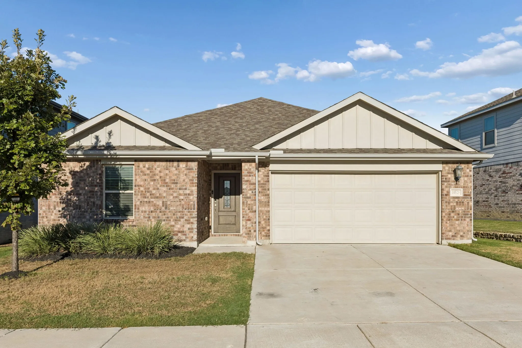 Single Family Residence For Sale in Tarrant County , 10525 Takala Drive, Fort Worth, Texas 76179, 4 Bedroom, 3 Bathroom, 2 Garage spaces, 2,092 Sqft, built in 2021, mls#21394117, Real Estate Agent in Fort Worth, Homes For Sale in Tarrant county, Homes For Sale in Fort Worth, Realtor in Fort Worth Texas, Real Estate Brokerage Independent Realty Texas, Luminita Cordes Realtor