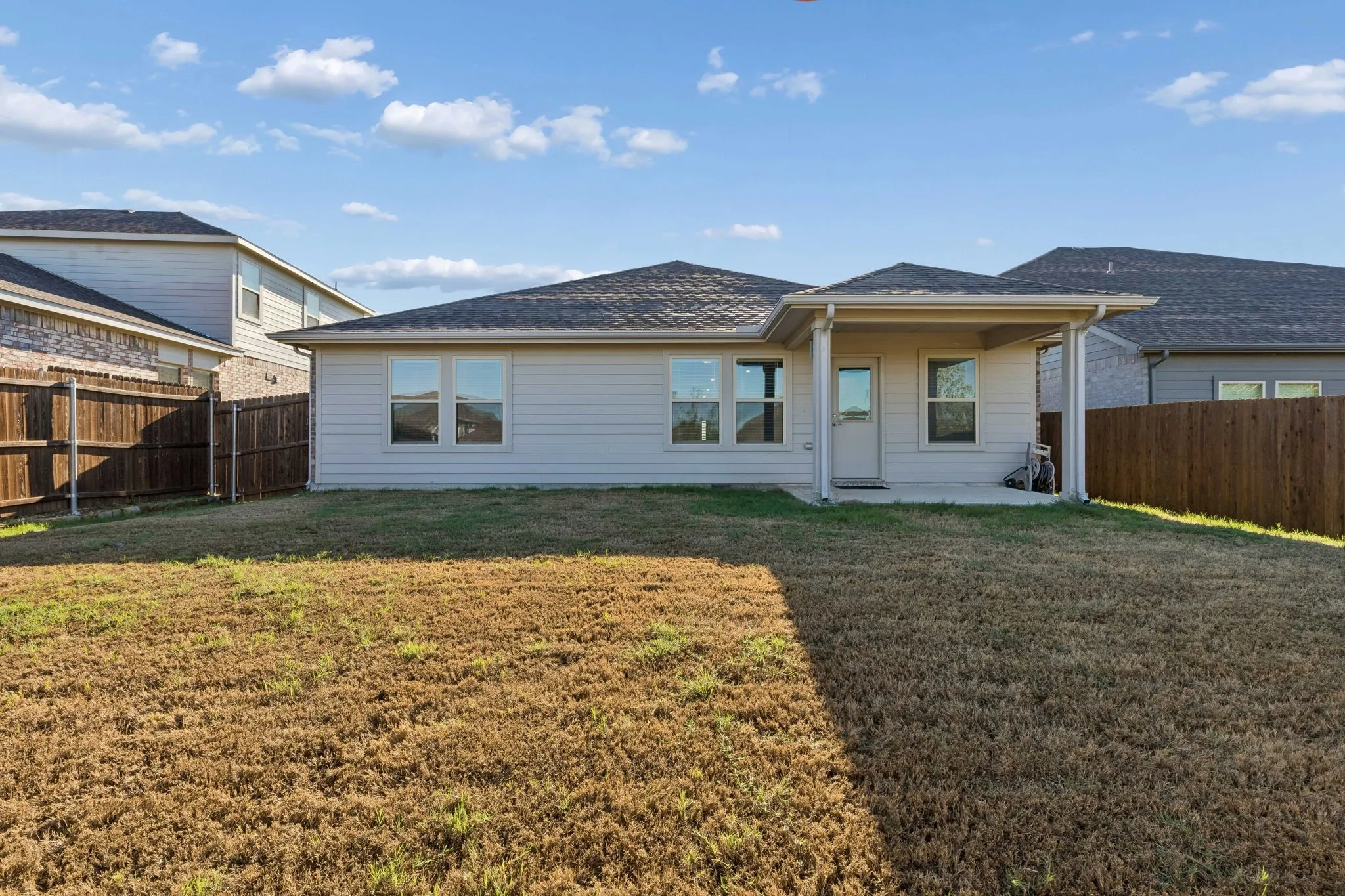 Single Family Residence For Sale in Tarrant County , 10525 Takala Drive, Fort Worth, Texas 76179, 4 Bedroom, 3 Bathroom, 2 Garage spaces, 2,092 Sqft, built in 2021, mls#21394117, Real Estate Agent in Fort Worth, Homes For Sale in Tarrant county, Homes For Sale in Fort Worth, Realtor in Fort Worth Texas, Real Estate Brokerage Independent Realty Texas, Luminita Cordes Realtor