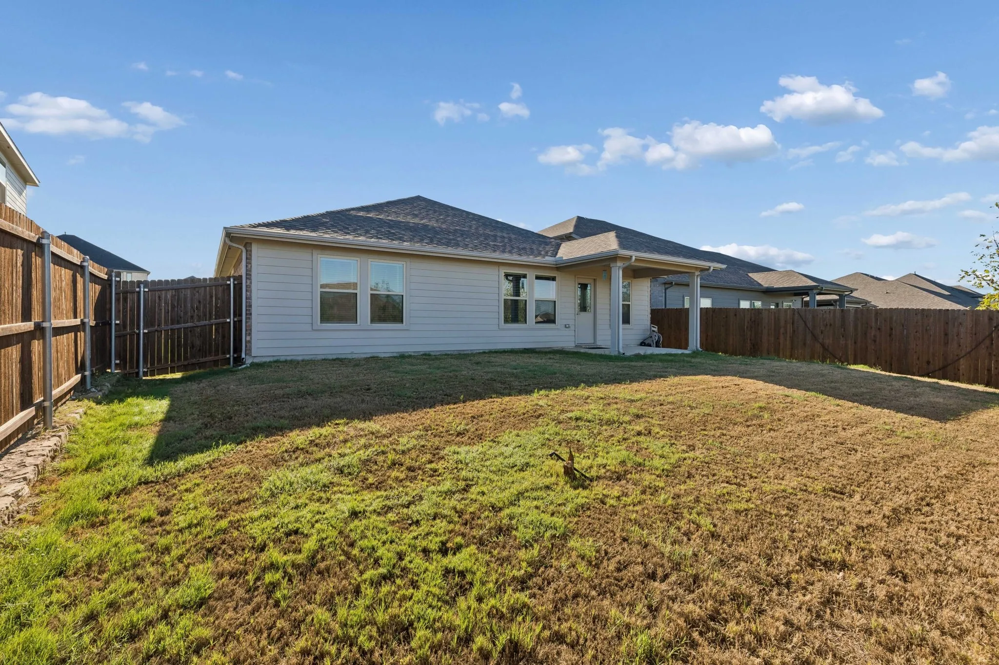Single Family Residence For Sale in Tarrant County , 10525 Takala Drive, Fort Worth, Texas 76179, 4 Bedroom, 3 Bathroom, 2 Garage spaces, 2,092 Sqft, built in 2021, mls#21394117, Real Estate Agent in Fort Worth, Homes For Sale in Tarrant county, Homes For Sale in Fort Worth, Realtor in Fort Worth Texas, Real Estate Brokerage Independent Realty Texas, Luminita Cordes Realtor