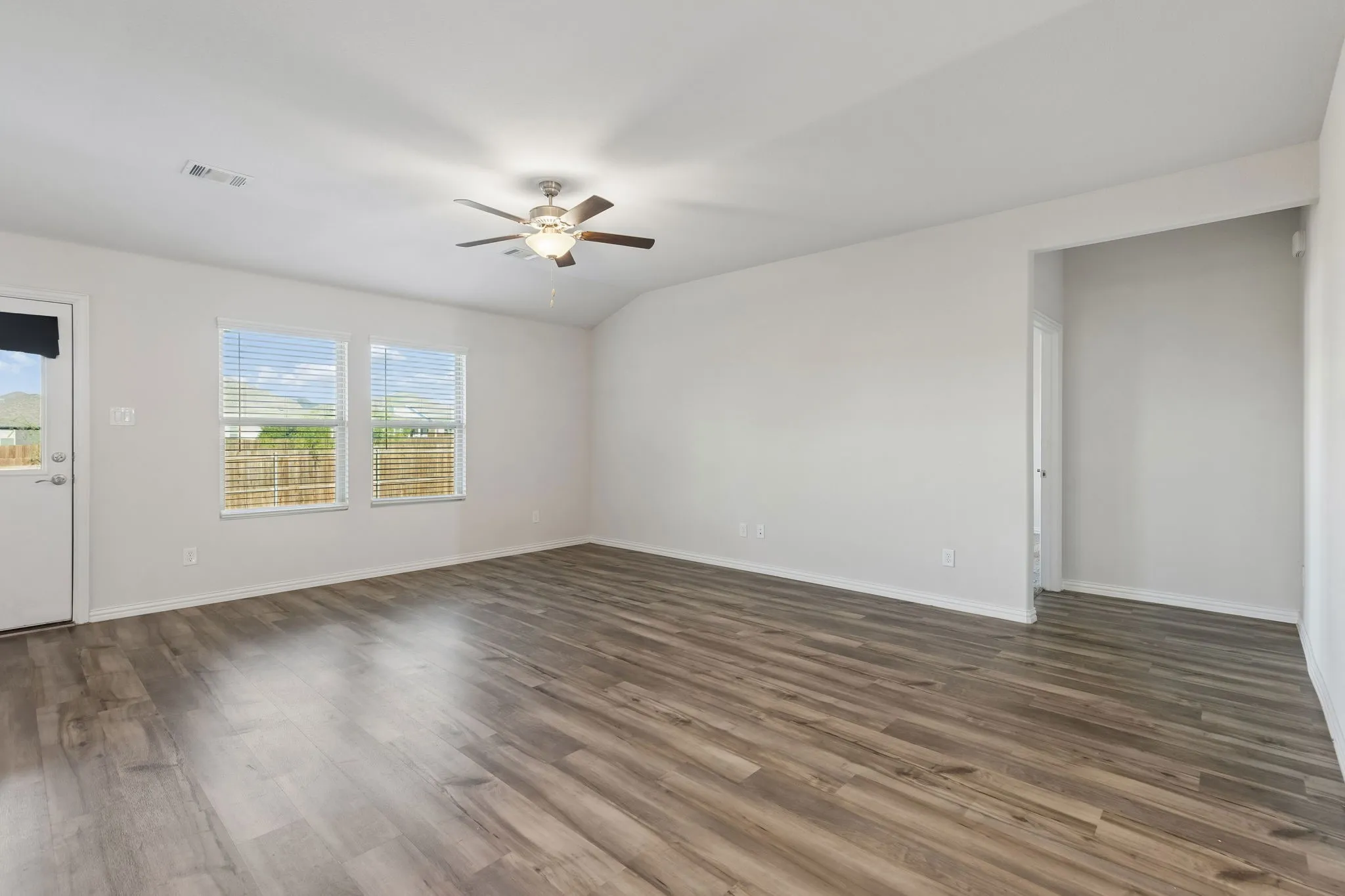 Single Family Residence For Sale in Tarrant County , 10525 Takala Drive, Fort Worth, Texas 76179, 4 Bedroom, 3 Bathroom, 2 Garage spaces, 2,092 Sqft, built in 2021, mls#21394117, Real Estate Agent in Fort Worth, Homes For Sale in Tarrant county, Homes For Sale in Fort Worth, Realtor in Fort Worth Texas, Real Estate Brokerage Independent Realty Texas, Luminita Cordes Realtor