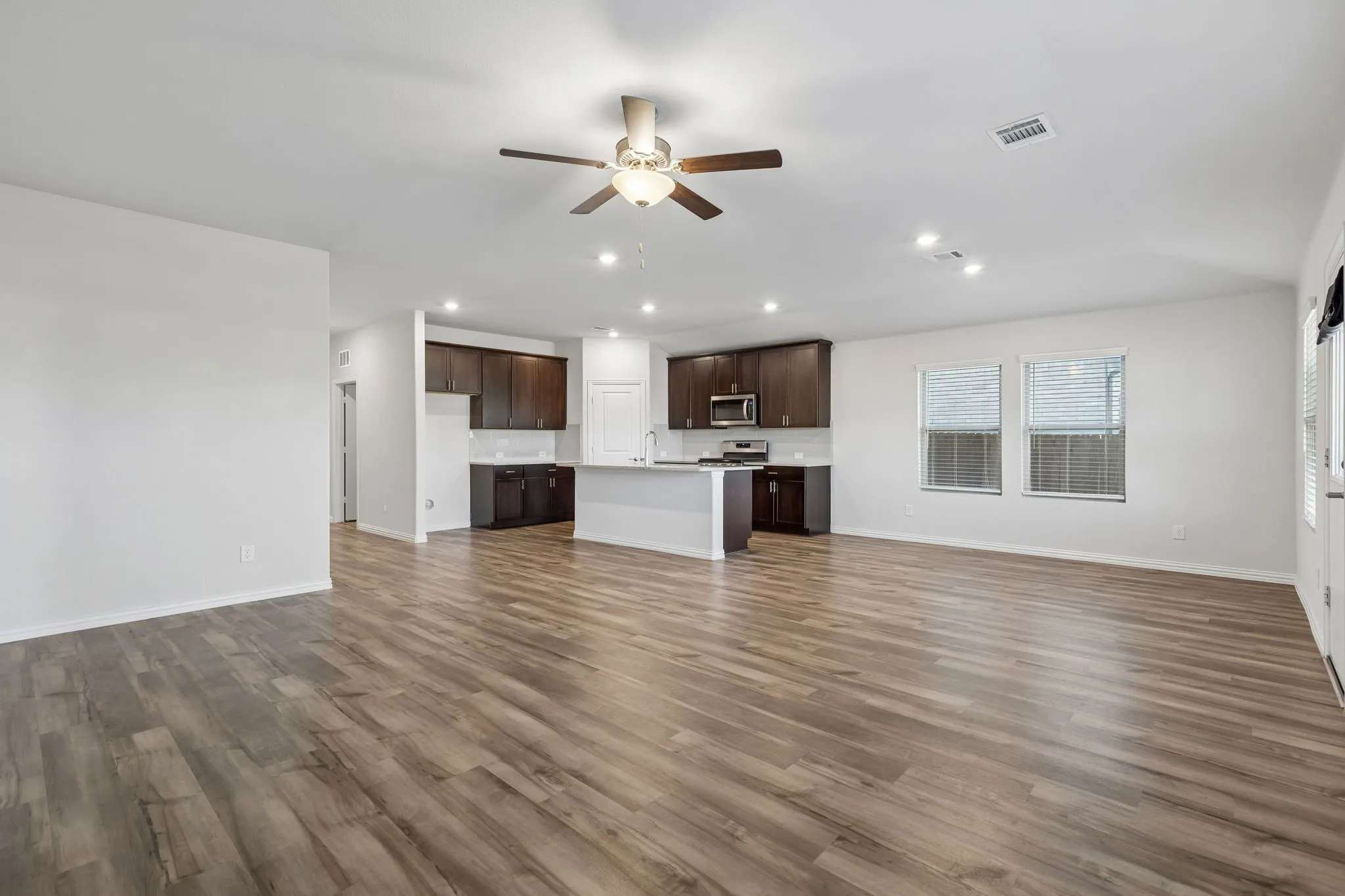 Single Family Residence For Sale in Tarrant County , 10525 Takala Drive, Fort Worth, Texas 76179, 4 Bedroom, 3 Bathroom, 2 Garage spaces, 2,092 Sqft, built in 2021, mls#21394117, Real Estate Agent in Fort Worth, Homes For Sale in Tarrant county, Homes For Sale in Fort Worth, Realtor in Fort Worth Texas, Real Estate Brokerage Independent Realty Texas, Luminita Cordes Realtor