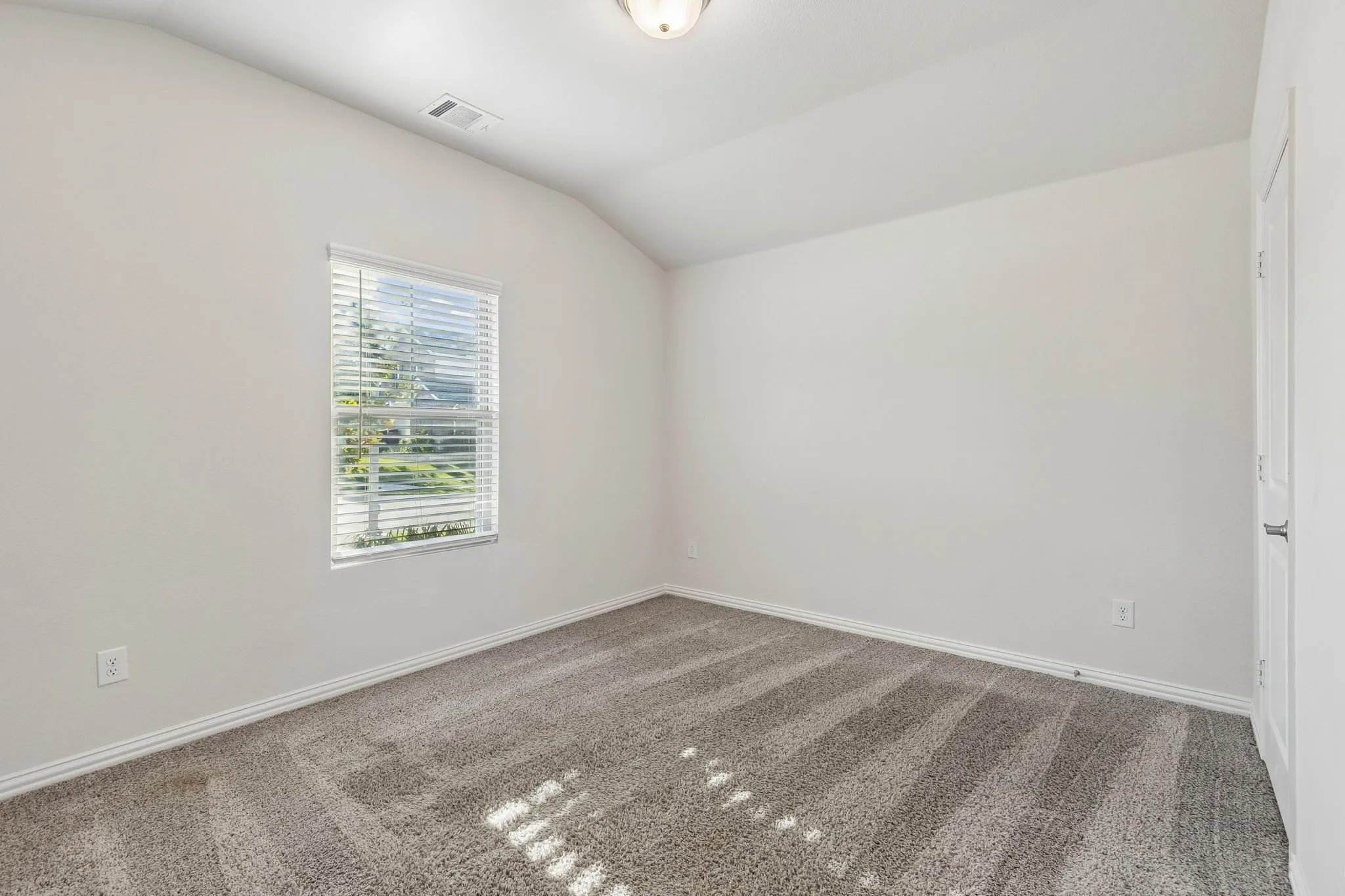 Single Family Residence For Sale in Tarrant County , 10525 Takala Drive, Fort Worth, Texas 76179, 4 Bedroom, 3 Bathroom, 2 Garage spaces, 2,092 Sqft, built in 2021, mls#21394117, Real Estate Agent in Fort Worth, Homes For Sale in Tarrant county, Homes For Sale in Fort Worth, Realtor in Fort Worth Texas, Real Estate Brokerage Independent Realty Texas, Luminita Cordes Realtor