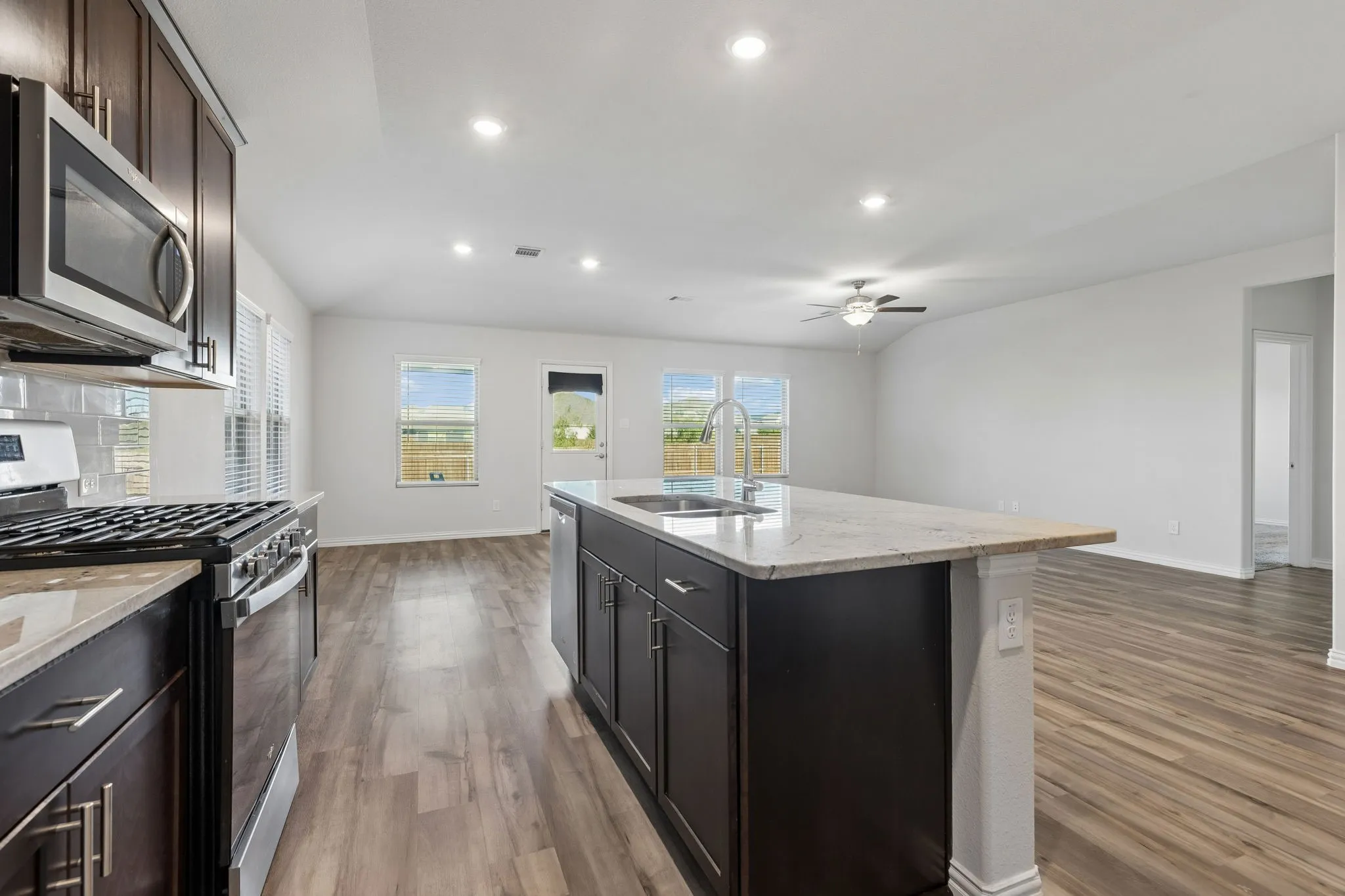 Single Family Residence For Sale in Tarrant County , 10525 Takala Drive, Fort Worth, Texas 76179, 4 Bedroom, 3 Bathroom, 2 Garage spaces, 2,092 Sqft, built in 2021, mls#21394117, Real Estate Agent in Fort Worth, Homes For Sale in Tarrant county, Homes For Sale in Fort Worth, Realtor in Fort Worth Texas, Real Estate Brokerage Independent Realty Texas, Luminita Cordes Realtor
