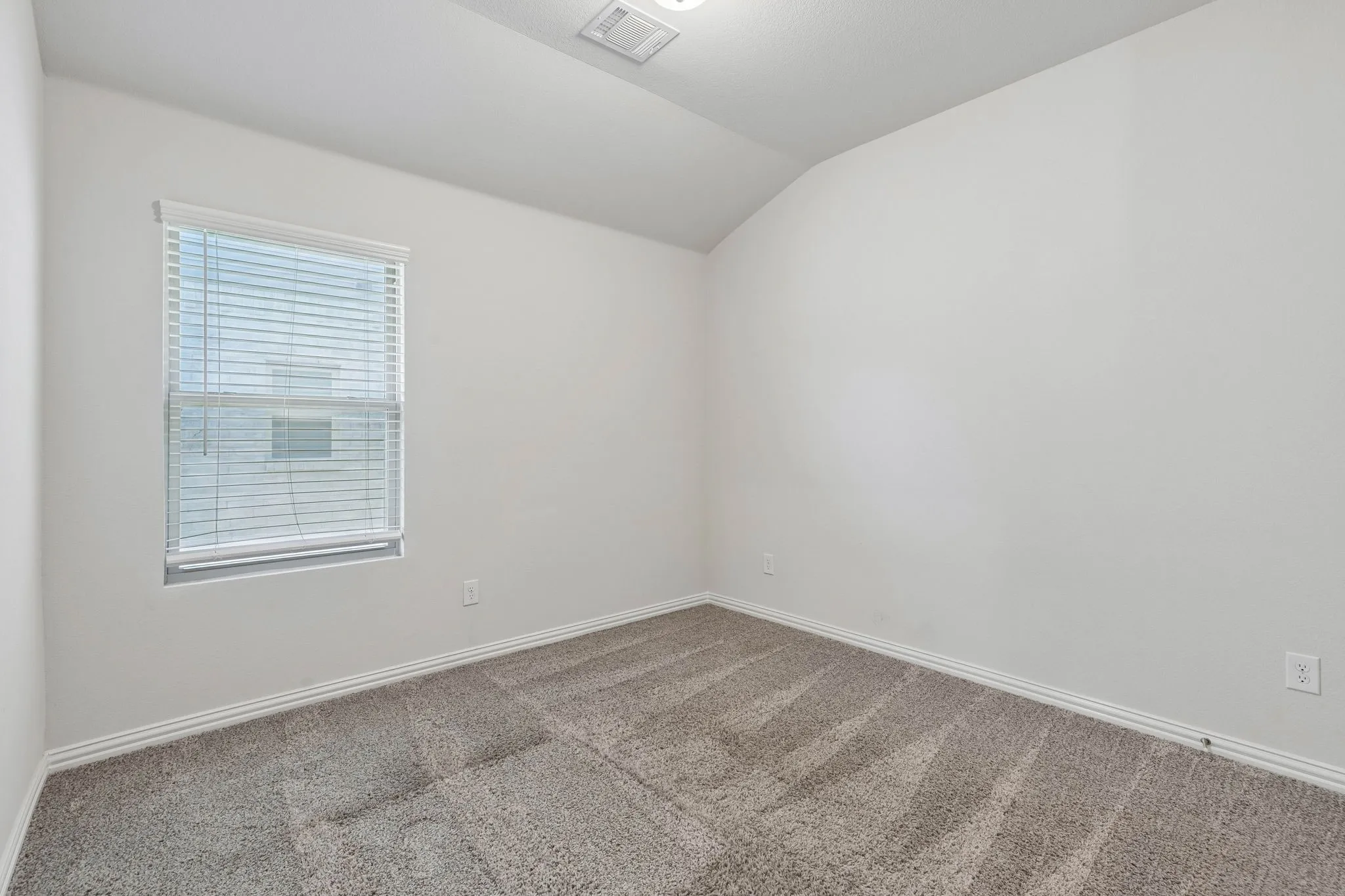 Single Family Residence For Sale in Tarrant County , 10525 Takala Drive, Fort Worth, Texas 76179, 4 Bedroom, 3 Bathroom, 2 Garage spaces, 2,092 Sqft, built in 2021, mls#21394117, Real Estate Agent in Fort Worth, Homes For Sale in Tarrant county, Homes For Sale in Fort Worth, Realtor in Fort Worth Texas, Real Estate Brokerage Independent Realty Texas, Luminita Cordes Realtor