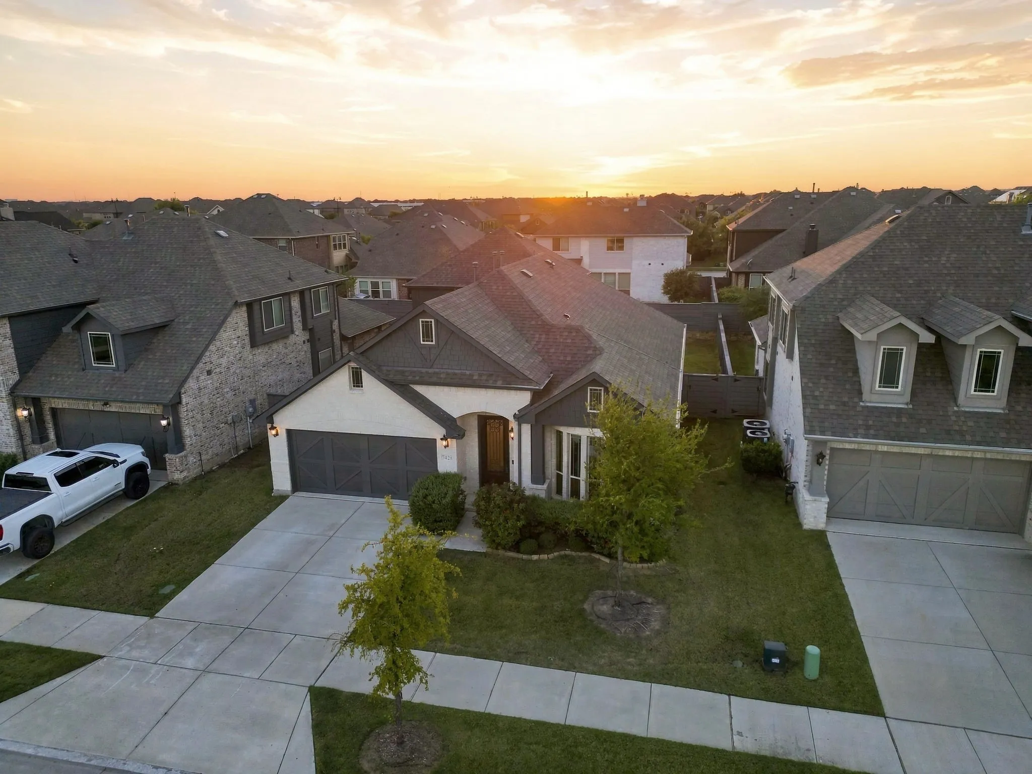 Single Family Residence For Sale in Denton County , 7428 Wispy Willow Lane, Little Elm, Texas 76227, 4 Bedroom, 3 Bathroom, 2 Garage spaces, 2,454 Sqft, built in 2021, mls#21407164, Real Estate Agent in Little Elm, Homes For Sale in Denton county, Homes For Sale in Little Elm, Realtor in Little Elm Texas, Real Estate Brokerage Independent Realty Texas, Luminita Cordes Realtor