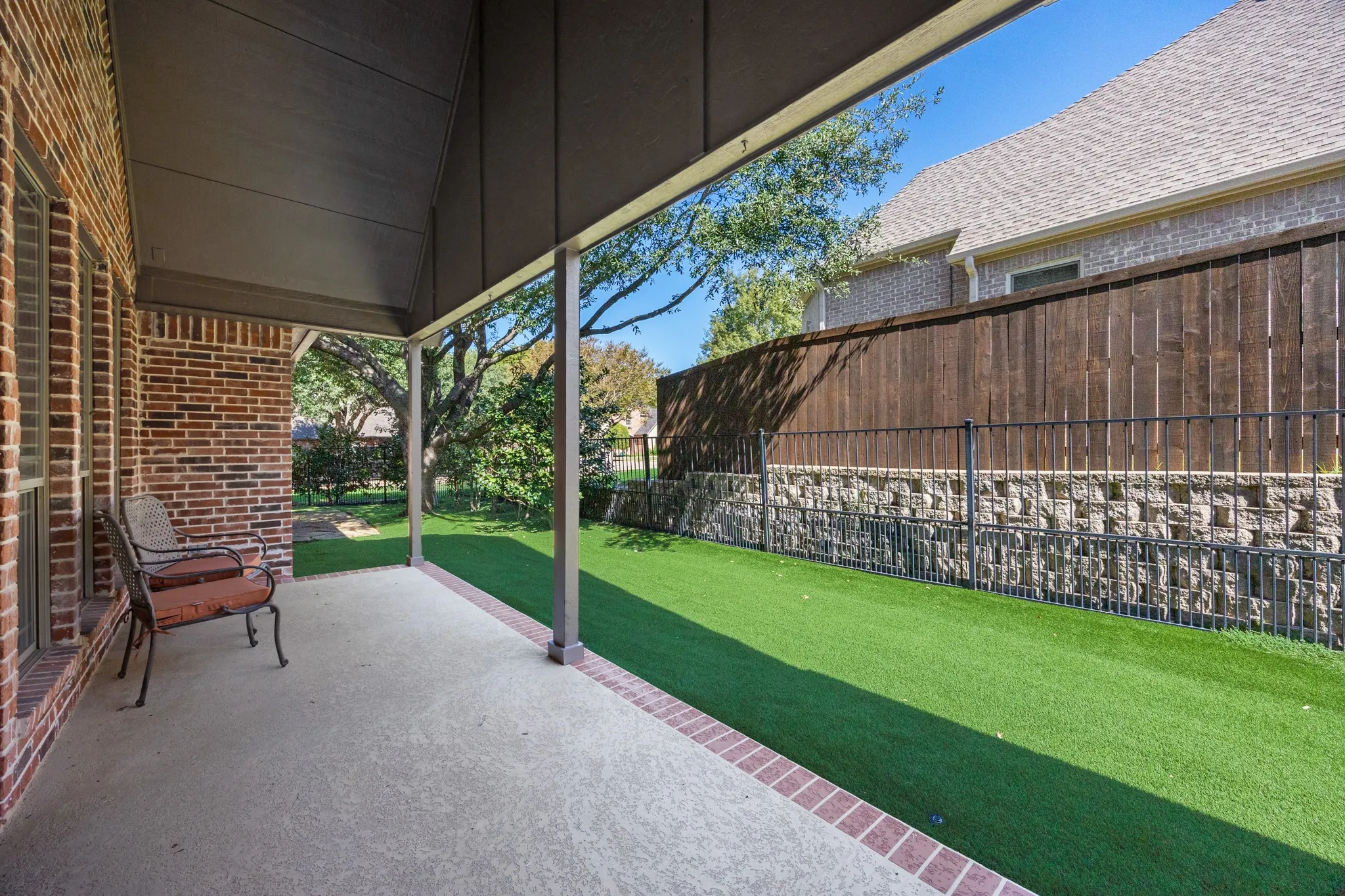 Single Family Residence For Sale in Rockwall County , 2400 Legend Drive, Heath, Texas 75032, 4 Bedroom, 4 Bathroom, 2 Garage spaces, 3,463 Sqft, built in 2000, mls#21407865, Real Estate Agent in Heath, Homes For Sale in Rockwall county, Homes For Sale in Heath, Realtor in Heath Texas, Real Estate Brokerage Independent Realty Texas, Luminita Cordes Realtor