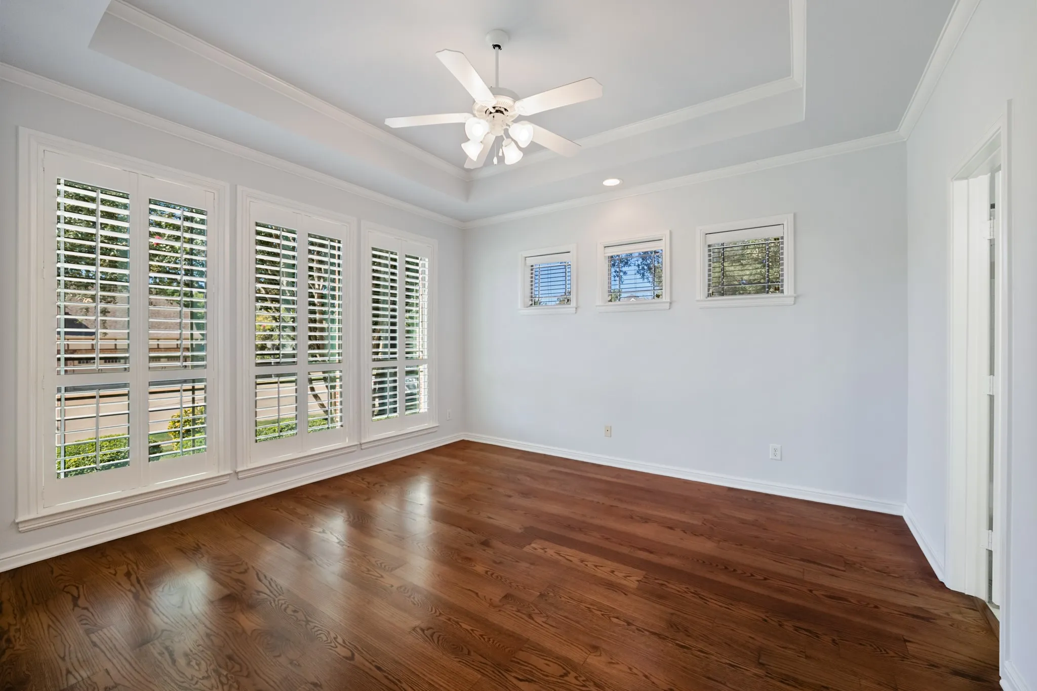 Single Family Residence For Sale in Rockwall County , 2400 Legend Drive, Heath, Texas 75032, 4 Bedroom, 4 Bathroom, 2 Garage spaces, 3,463 Sqft, built in 2000, mls#21407865, Real Estate Agent in Heath, Homes For Sale in Rockwall county, Homes For Sale in Heath, Realtor in Heath Texas, Real Estate Brokerage Independent Realty Texas, Luminita Cordes Realtor