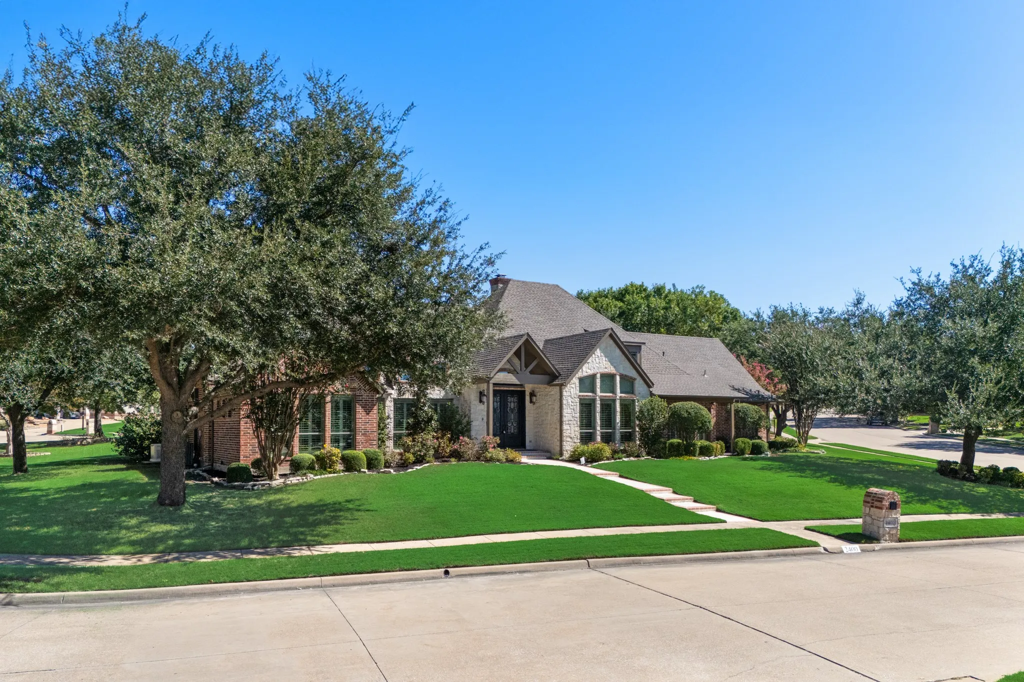 Single Family Residence For Sale in Rockwall County , 2400 Legend Drive, Heath, Texas 75032, 4 Bedroom, 4 Bathroom, 2 Garage spaces, 3,463 Sqft, built in 2000, mls#21407865, Real Estate Agent in Heath, Homes For Sale in Rockwall county, Homes For Sale in Heath, Realtor in Heath Texas, Real Estate Brokerage Independent Realty Texas, Luminita Cordes Realtor