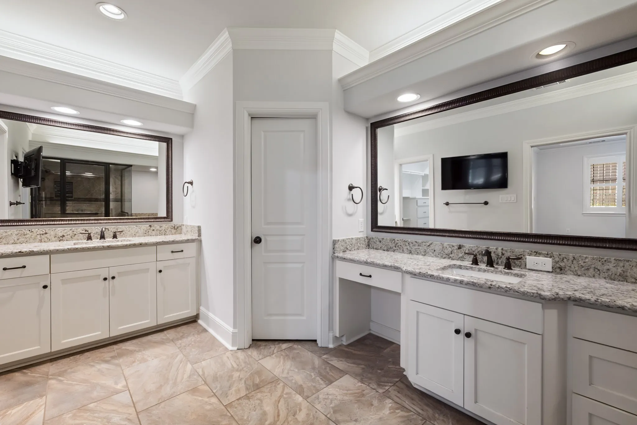 Single Family Residence For Sale in Rockwall County , 2400 Legend Drive, Heath, Texas 75032, 4 Bedroom, 4 Bathroom, 2 Garage spaces, 3,463 Sqft, built in 2000, mls#21407865, Real Estate Agent in Heath, Homes For Sale in Rockwall county, Homes For Sale in Heath, Realtor in Heath Texas, Real Estate Brokerage Independent Realty Texas, Luminita Cordes Realtor