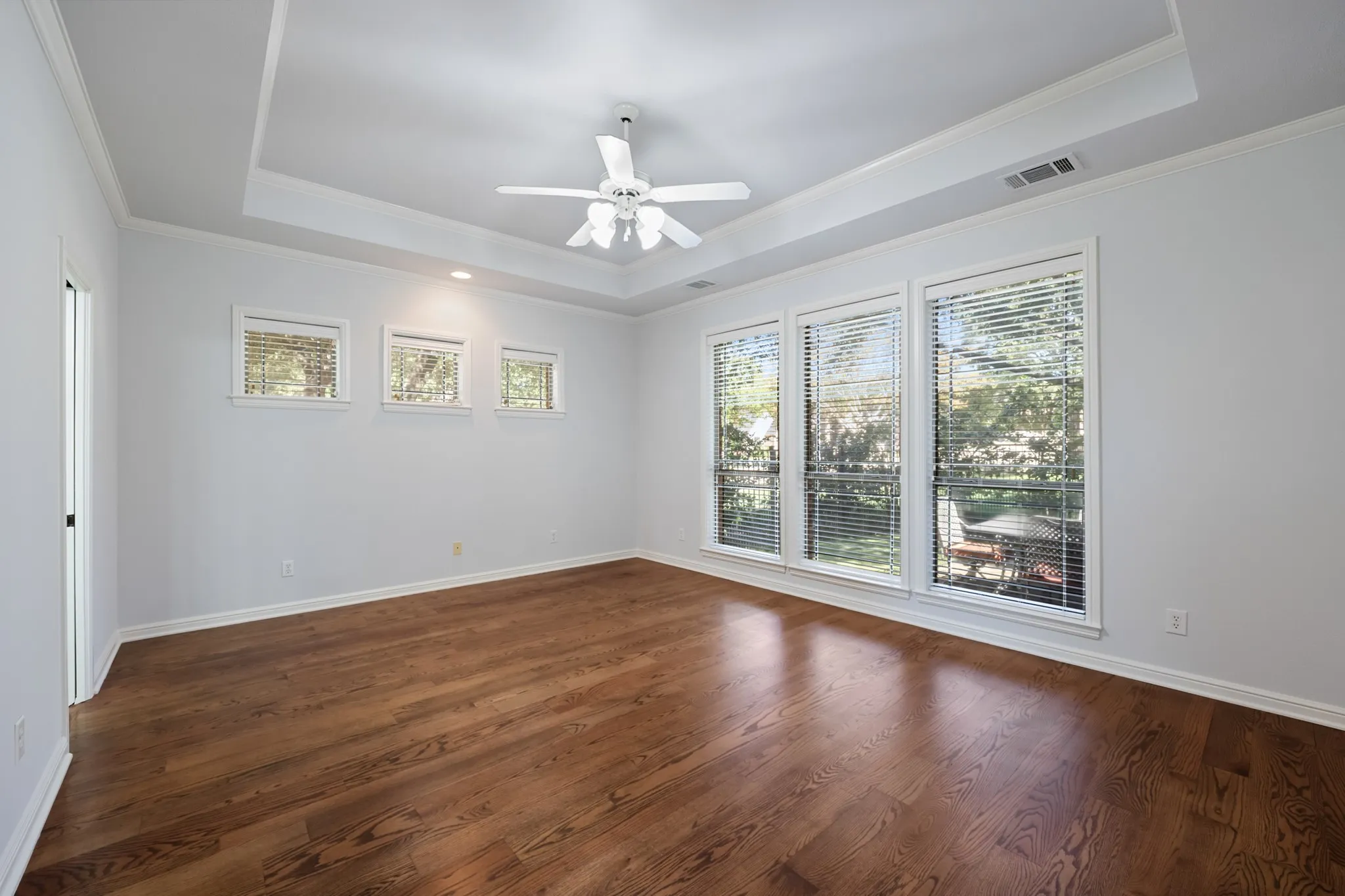 Single Family Residence For Sale in Rockwall County , 2400 Legend Drive, Heath, Texas 75032, 4 Bedroom, 4 Bathroom, 2 Garage spaces, 3,463 Sqft, built in 2000, mls#21407865, Real Estate Agent in Heath, Homes For Sale in Rockwall county, Homes For Sale in Heath, Realtor in Heath Texas, Real Estate Brokerage Independent Realty Texas, Luminita Cordes Realtor