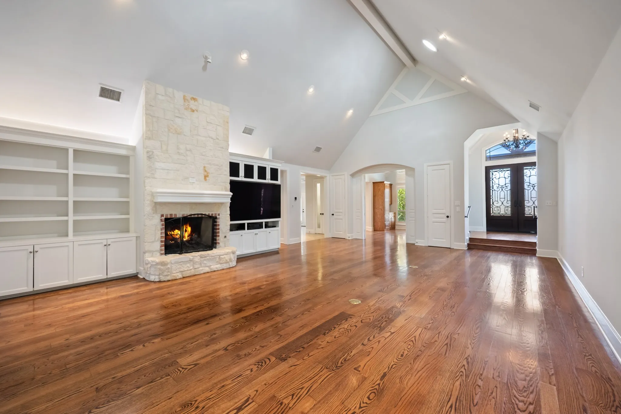 Single Family Residence For Sale in Rockwall County , 2400 Legend Drive, Heath, Texas 75032, 4 Bedroom, 4 Bathroom, 2 Garage spaces, 3,463 Sqft, built in 2000, mls#21407865, Real Estate Agent in Heath, Homes For Sale in Rockwall county, Homes For Sale in Heath, Realtor in Heath Texas, Real Estate Brokerage Independent Realty Texas, Luminita Cordes Realtor