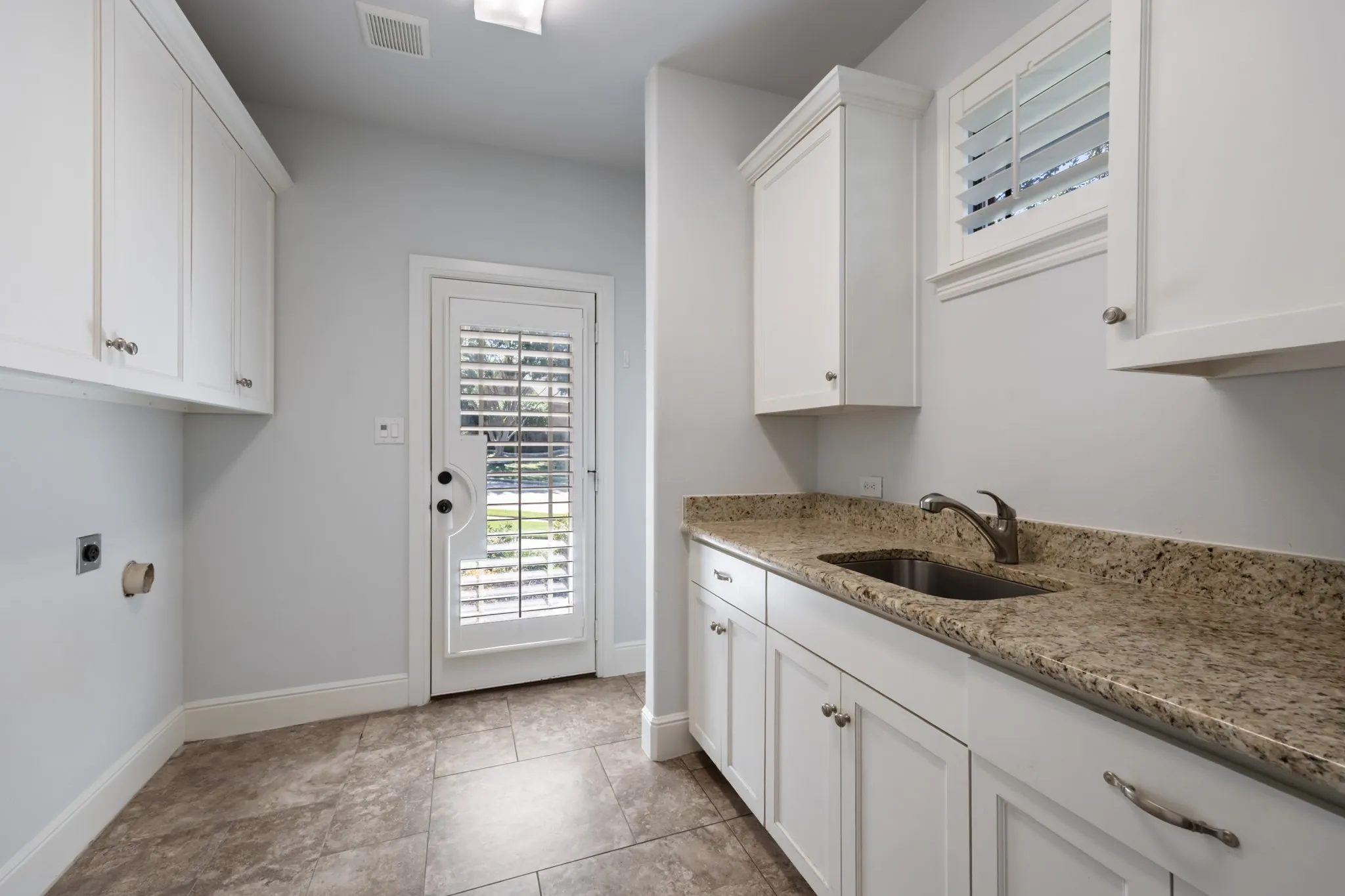 Single Family Residence For Sale in Rockwall County , 2400 Legend Drive, Heath, Texas 75032, 4 Bedroom, 4 Bathroom, 2 Garage spaces, 3,463 Sqft, built in 2000, mls#21407865, Real Estate Agent in Heath, Homes For Sale in Rockwall county, Homes For Sale in Heath, Realtor in Heath Texas, Real Estate Brokerage Independent Realty Texas, Luminita Cordes Realtor