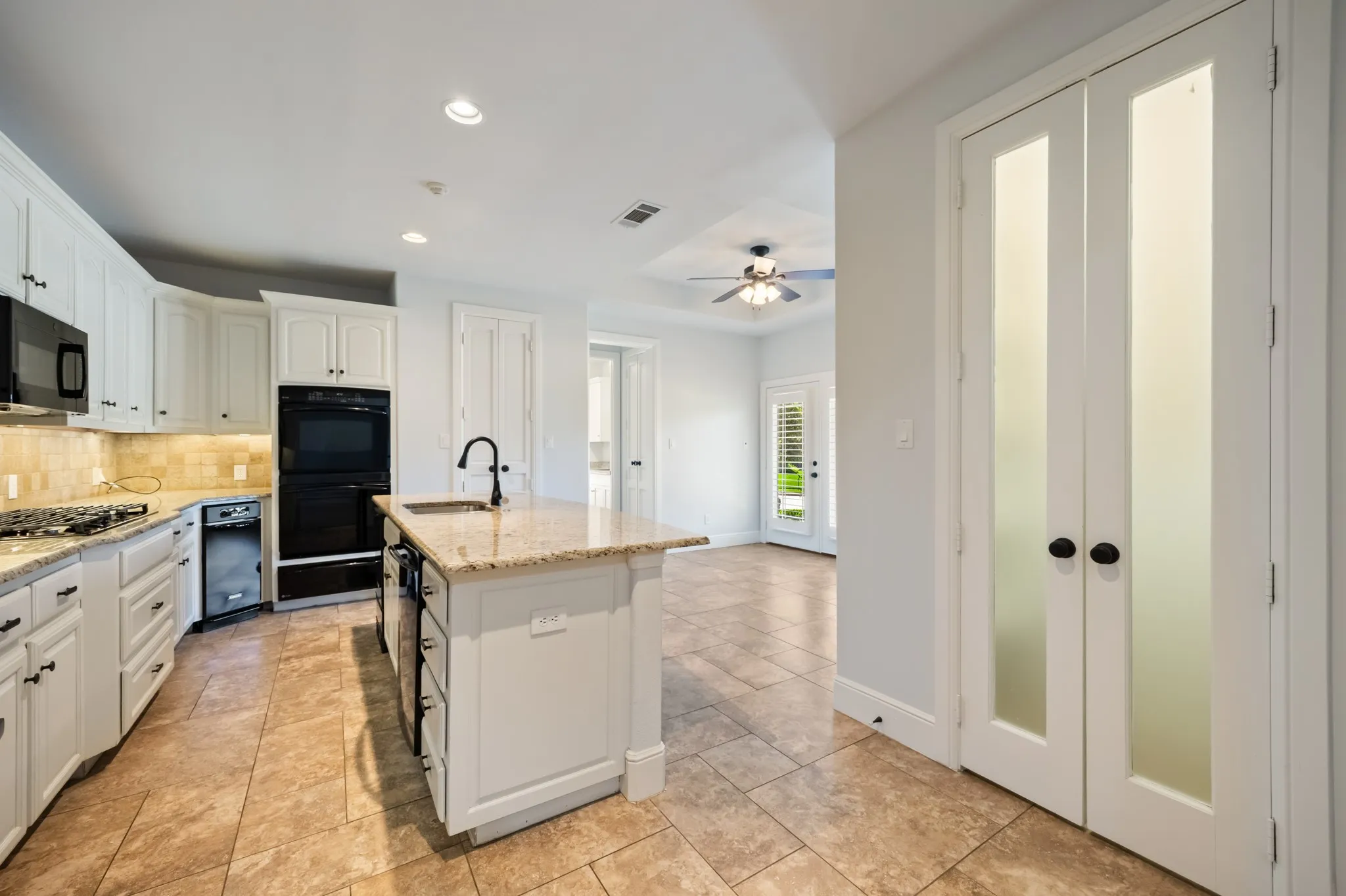 Single Family Residence For Sale in Rockwall County , 2400 Legend Drive, Heath, Texas 75032, 4 Bedroom, 4 Bathroom, 2 Garage spaces, 3,463 Sqft, built in 2000, mls#21407865, Real Estate Agent in Heath, Homes For Sale in Rockwall county, Homes For Sale in Heath, Realtor in Heath Texas, Real Estate Brokerage Independent Realty Texas, Luminita Cordes Realtor