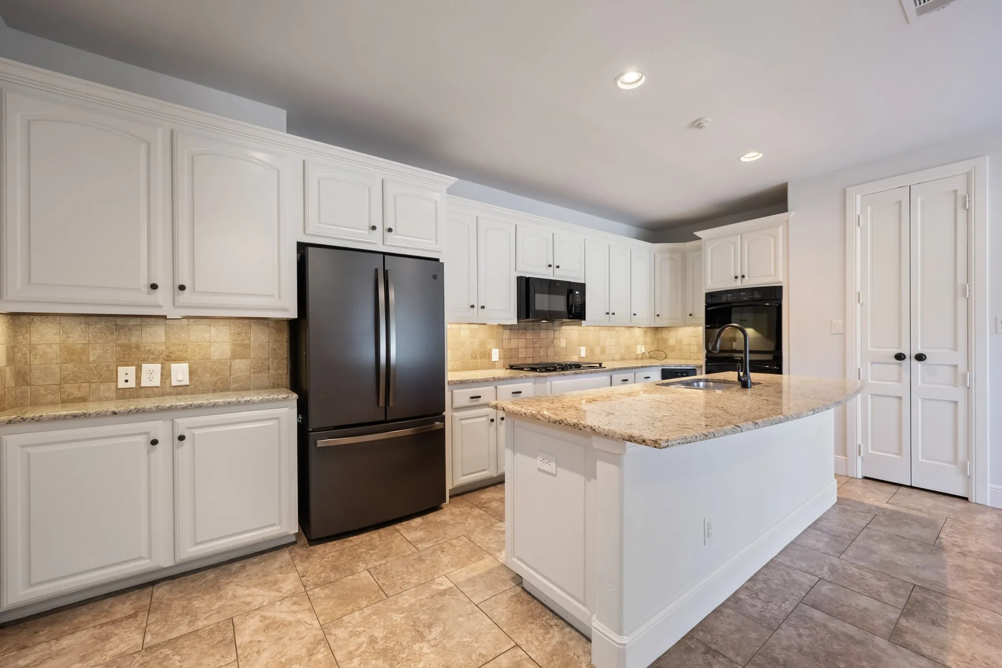 Single Family Residence For Sale in Rockwall County , 2400 Legend Drive, Heath, Texas 75032, 4 Bedroom, 4 Bathroom, 2 Garage spaces, 3,463 Sqft, built in 2000, mls#21407865, Real Estate Agent in Heath, Homes For Sale in Rockwall county, Homes For Sale in Heath, Realtor in Heath Texas, Real Estate Brokerage Independent Realty Texas, Luminita Cordes Realtor
