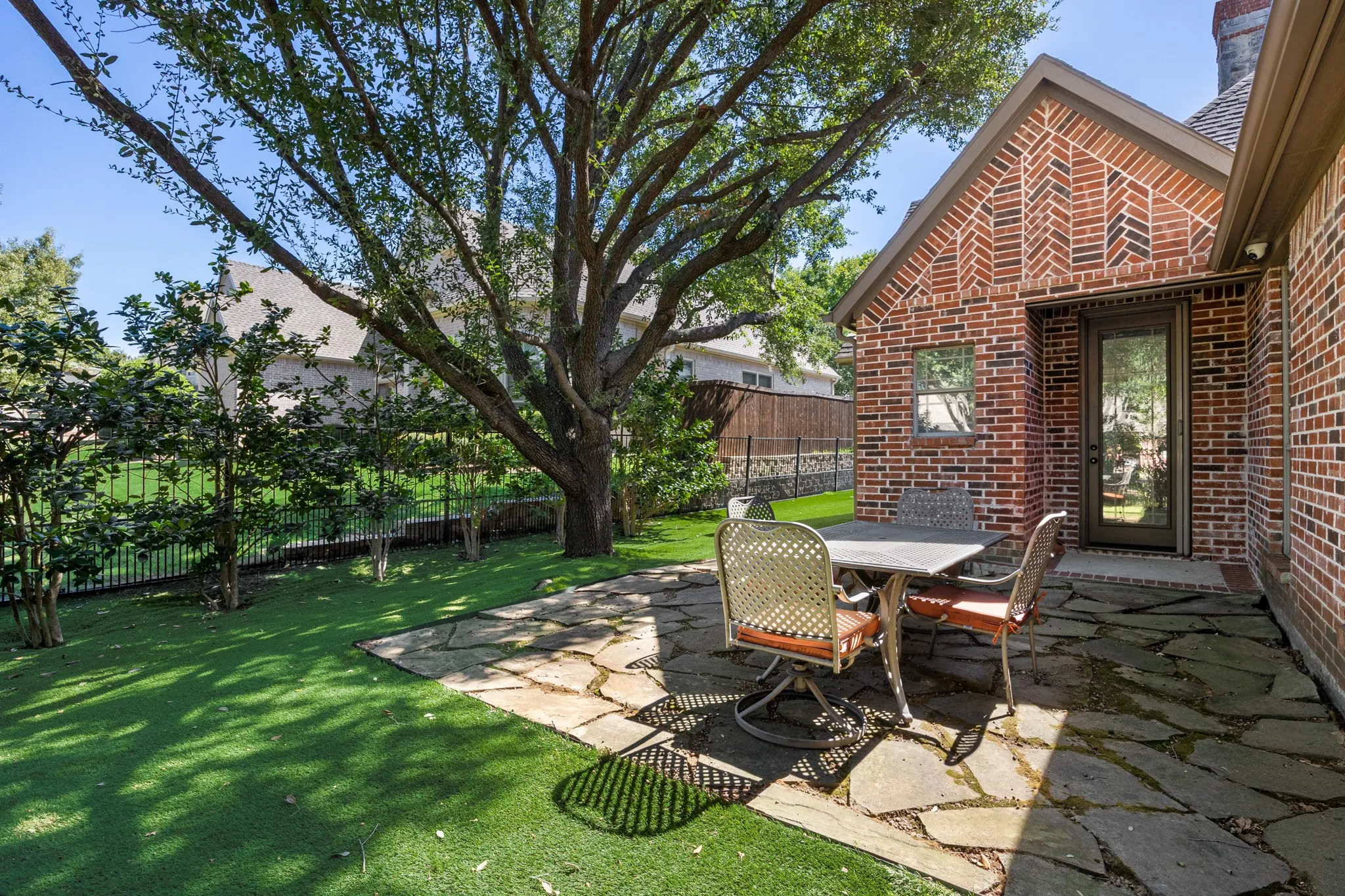Single Family Residence For Sale in Rockwall County , 2400 Legend Drive, Heath, Texas 75032, 4 Bedroom, 4 Bathroom, 2 Garage spaces, 3,463 Sqft, built in 2000, mls#21407865, Real Estate Agent in Heath, Homes For Sale in Rockwall county, Homes For Sale in Heath, Realtor in Heath Texas, Real Estate Brokerage Independent Realty Texas, Luminita Cordes Realtor